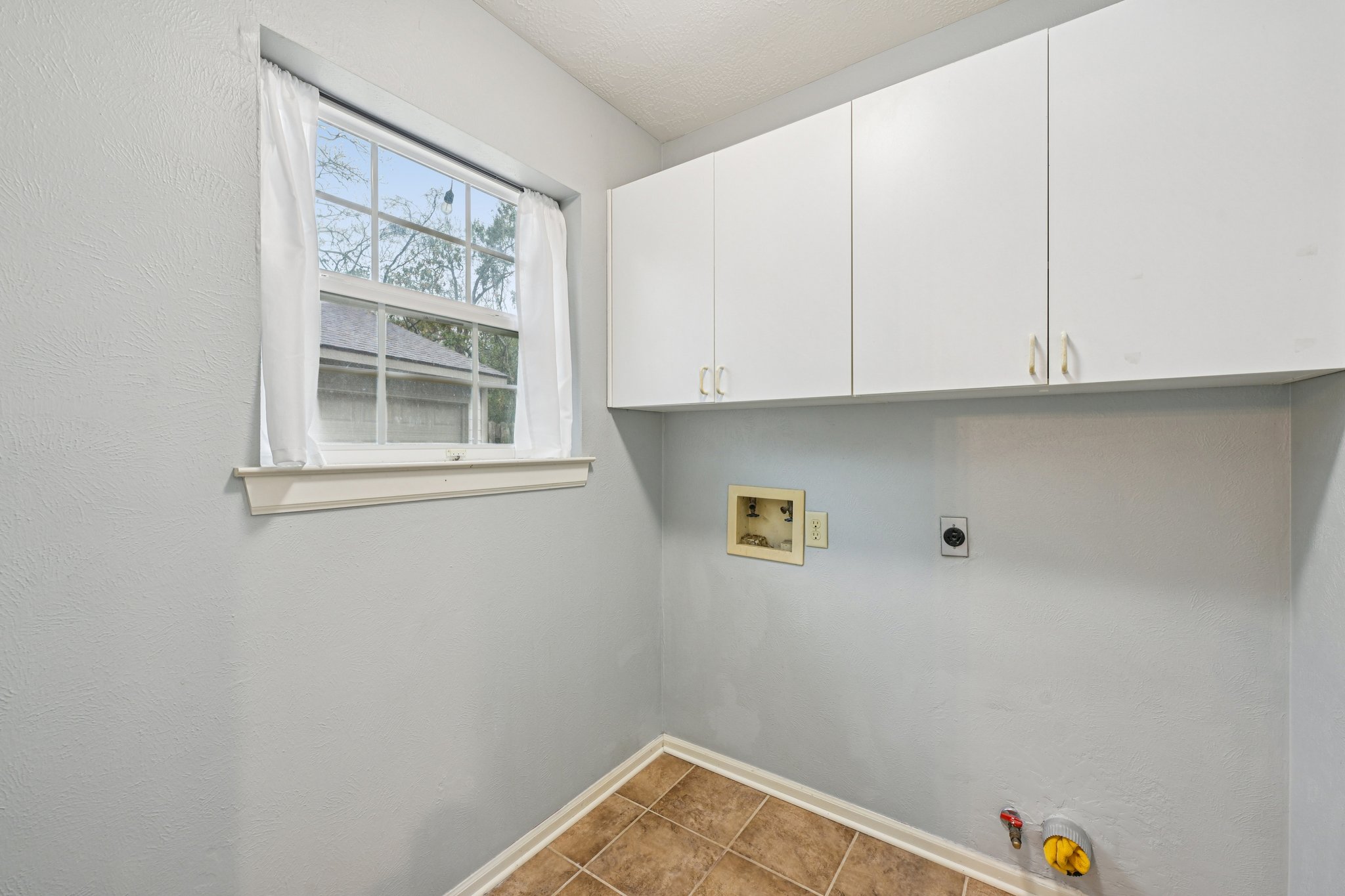 Echo Falls Dr-S2201-017.jpg