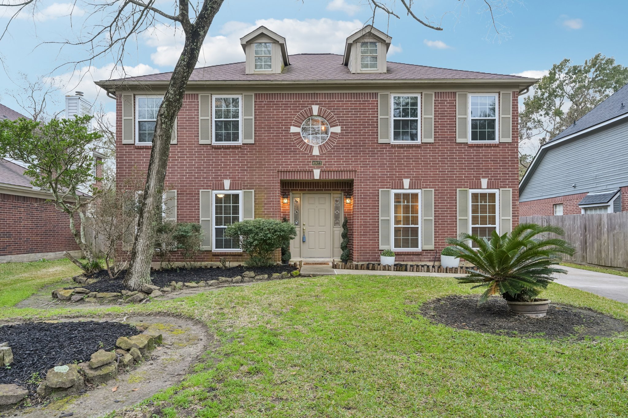 Echo Falls Dr-S2301-1-002.jpg