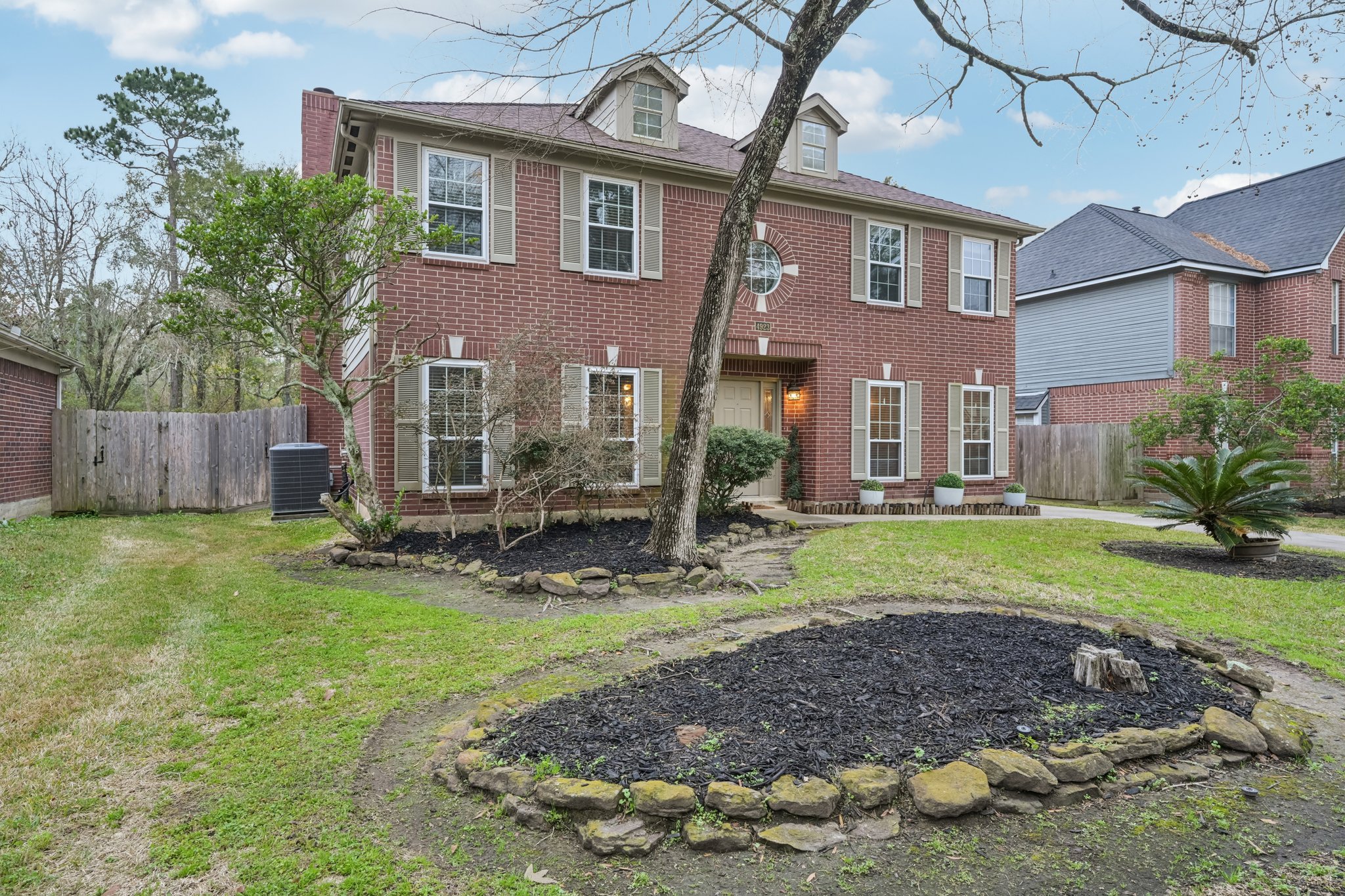 Echo Falls Dr-S2301-1-003.jpg