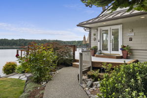 4923 Sunrise Beach Rd NW, Olympia, WA 98502, USA Photo 7