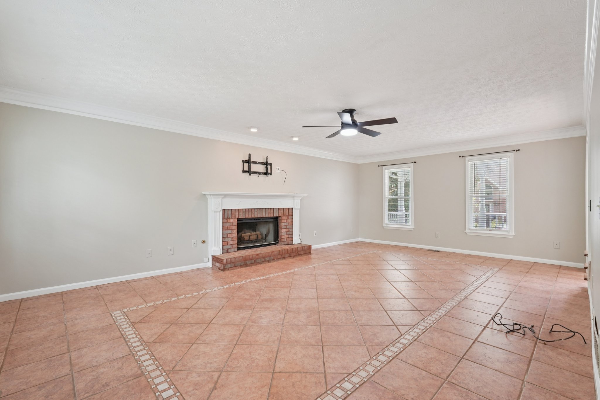 Pippin Dr NW-S1904-011.jpg