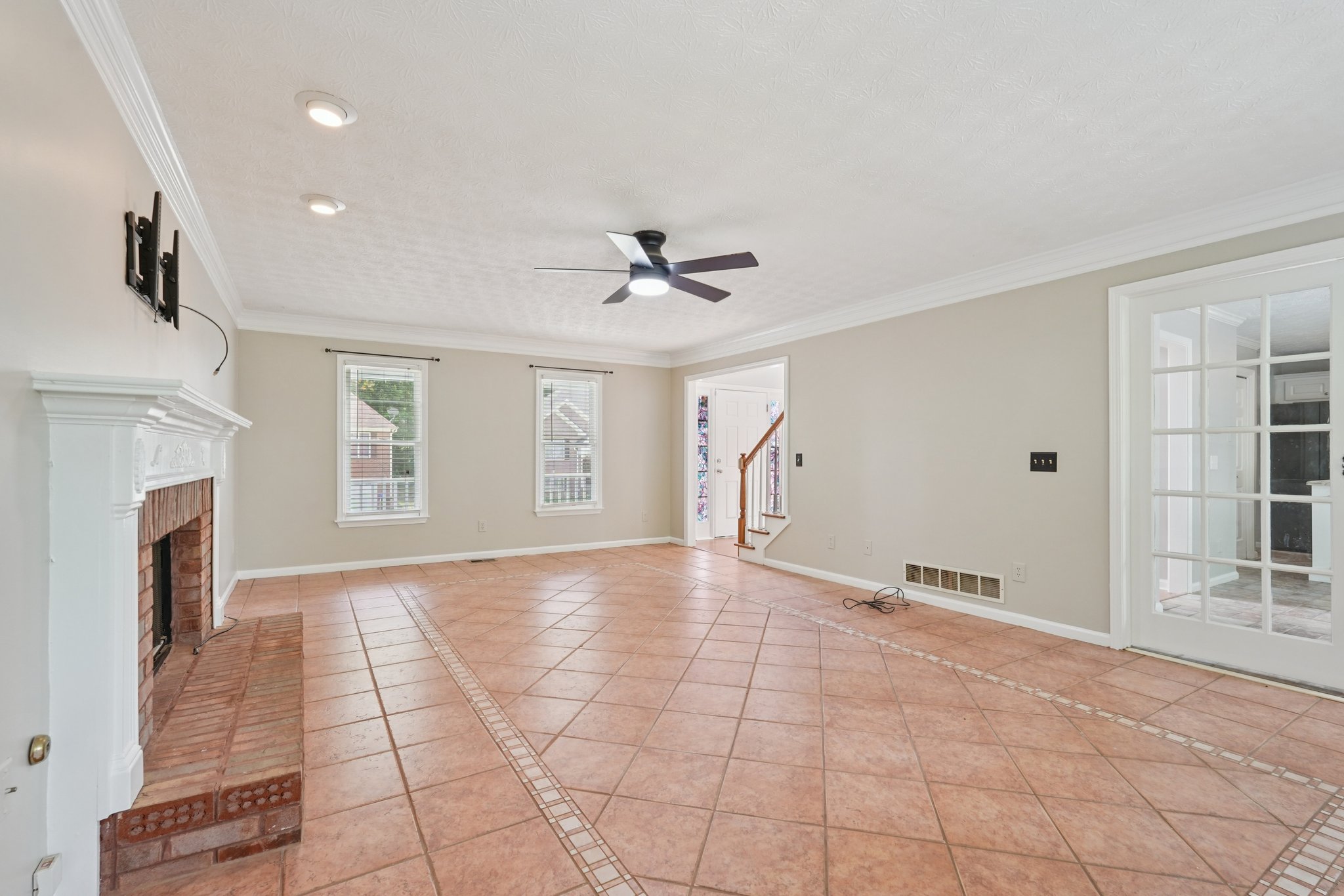 Pippin Dr NW-S1904-012.jpg