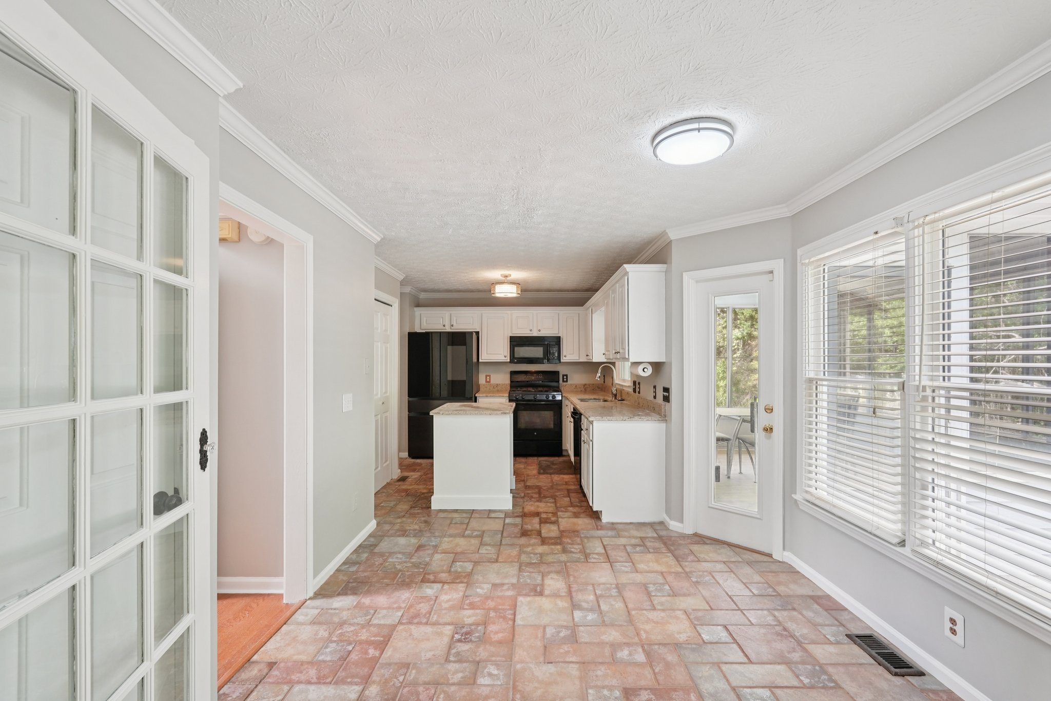 Pippin Dr NW-S1904-013.jpg