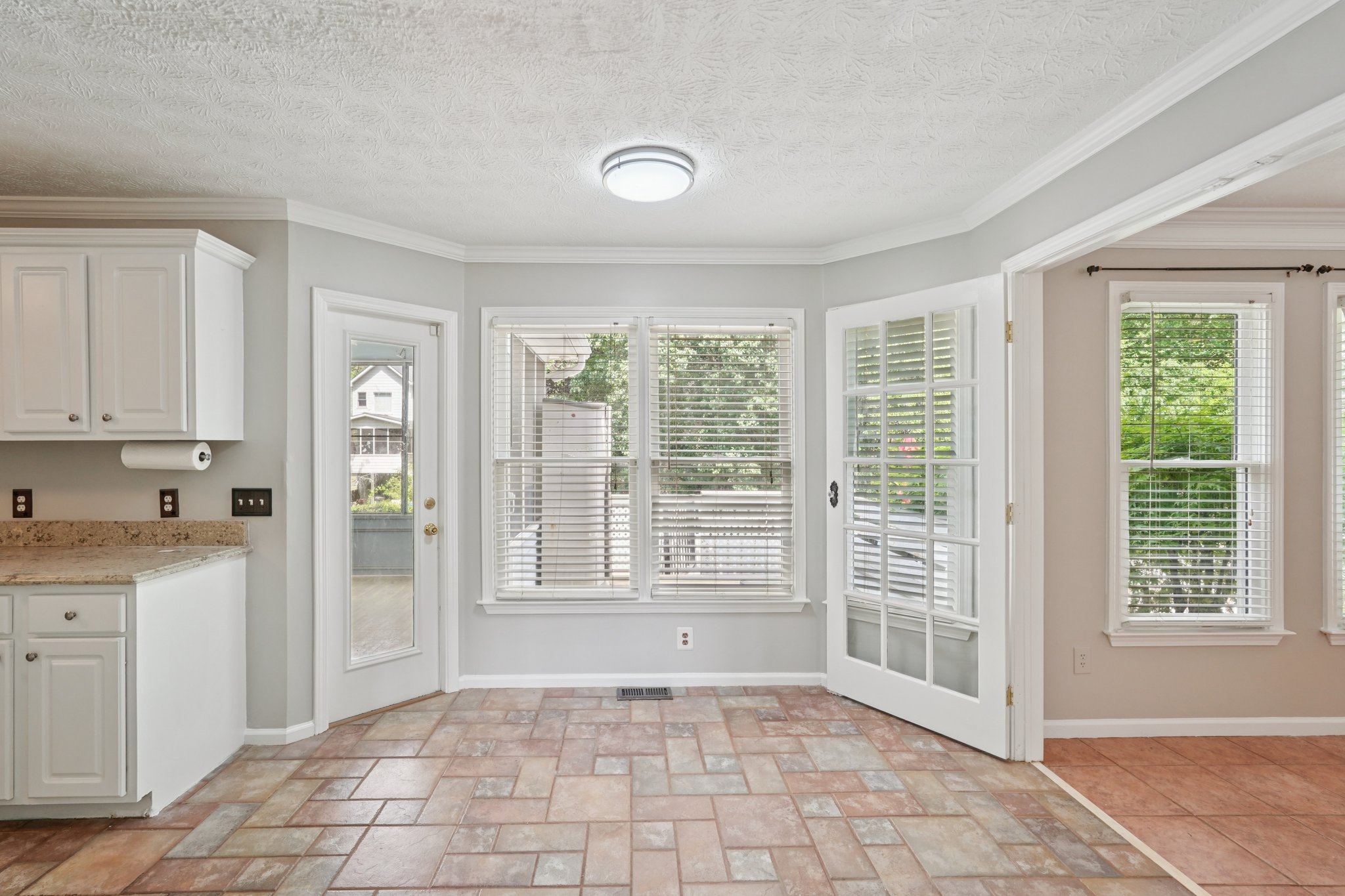 Pippin Dr NW-S1904-015.jpg