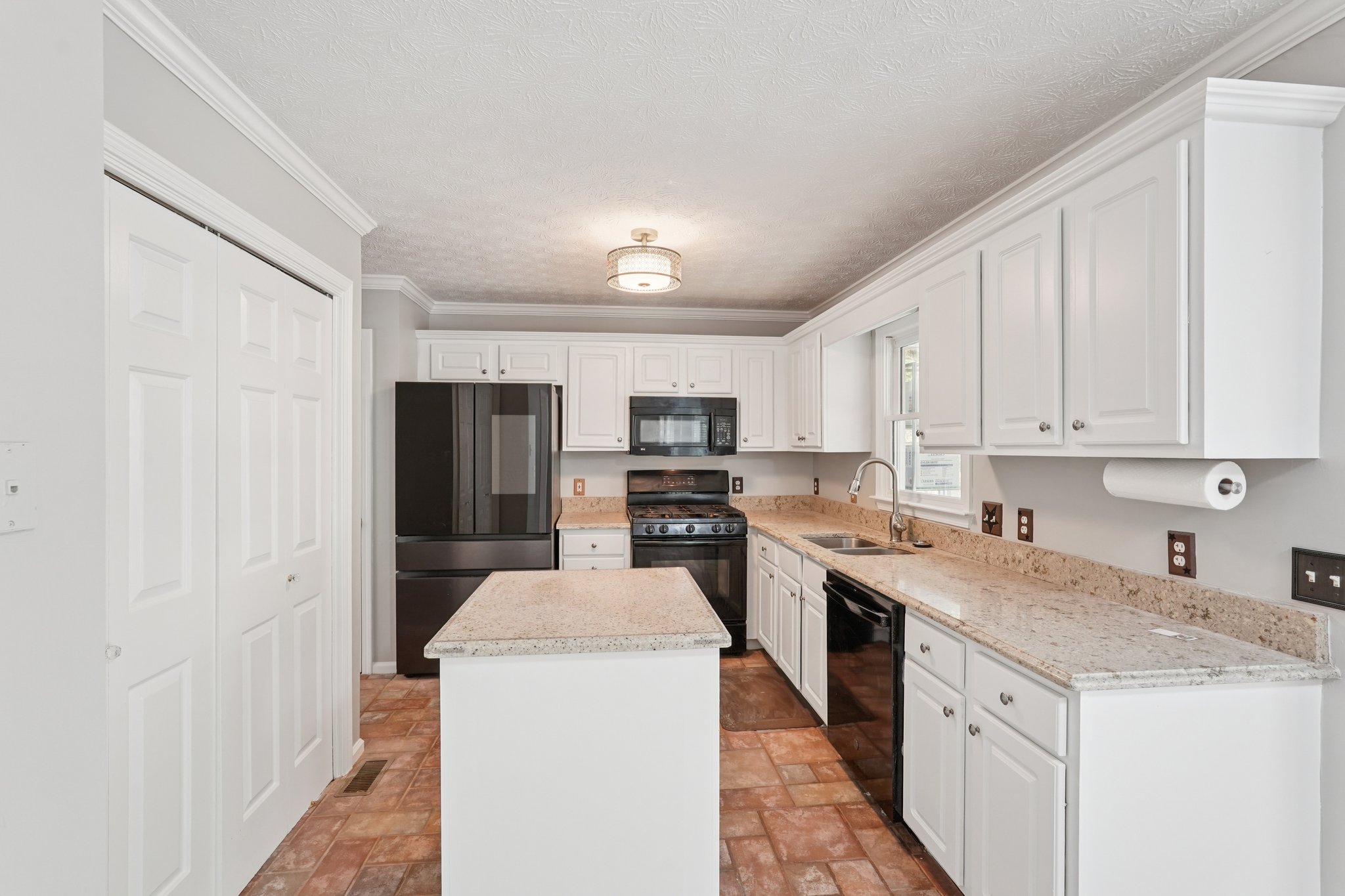 Pippin Dr NW-S1904-016.jpg