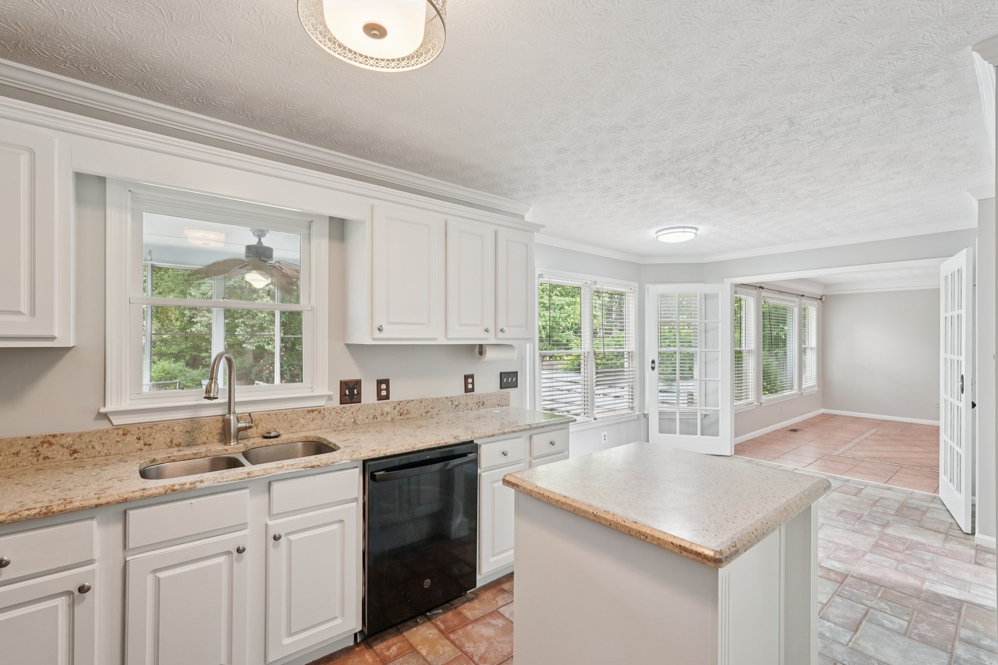 Pippin Dr NW-S1904-020.jpg