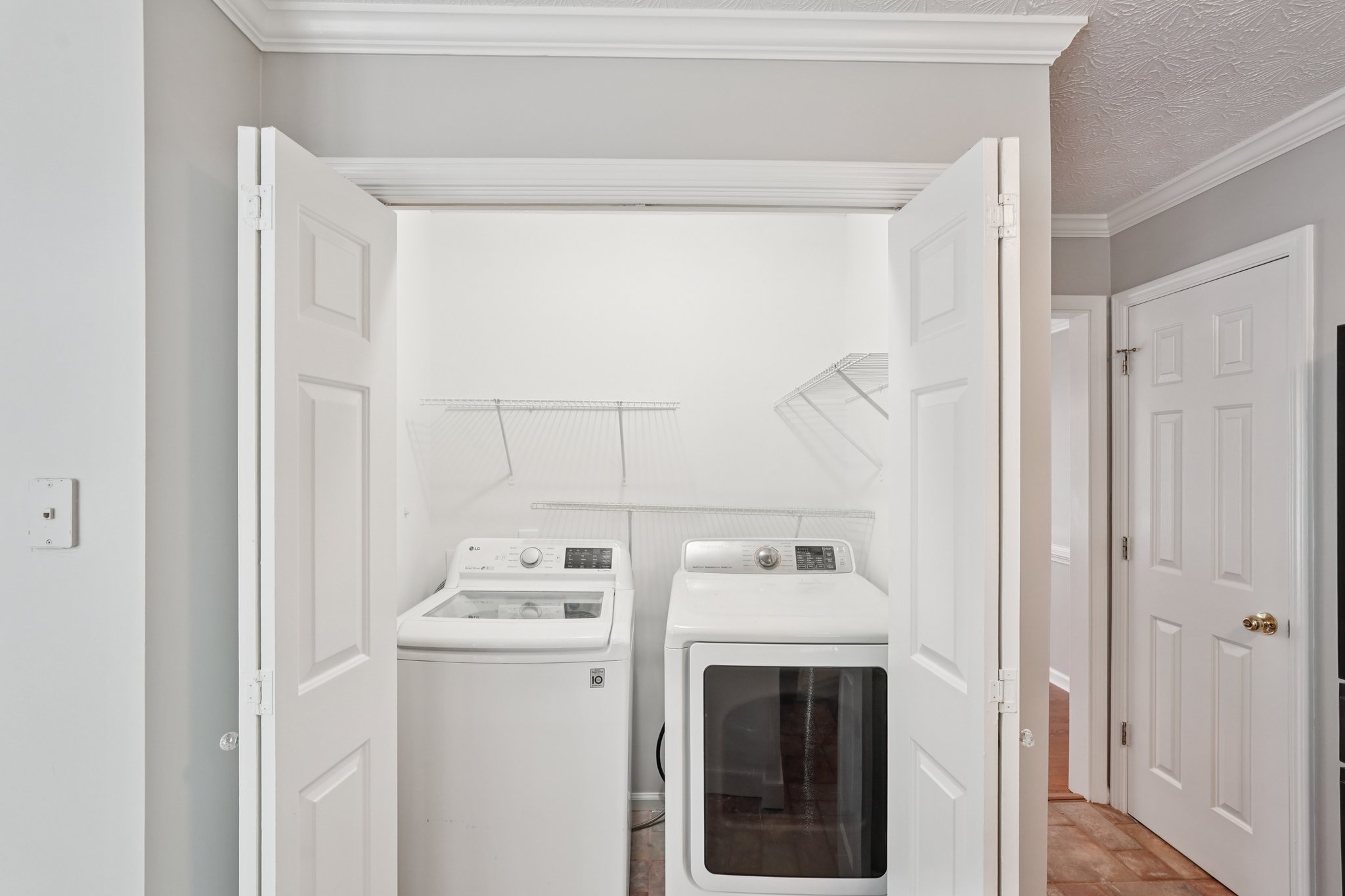 Pippin Dr NW-S1904-021.jpg