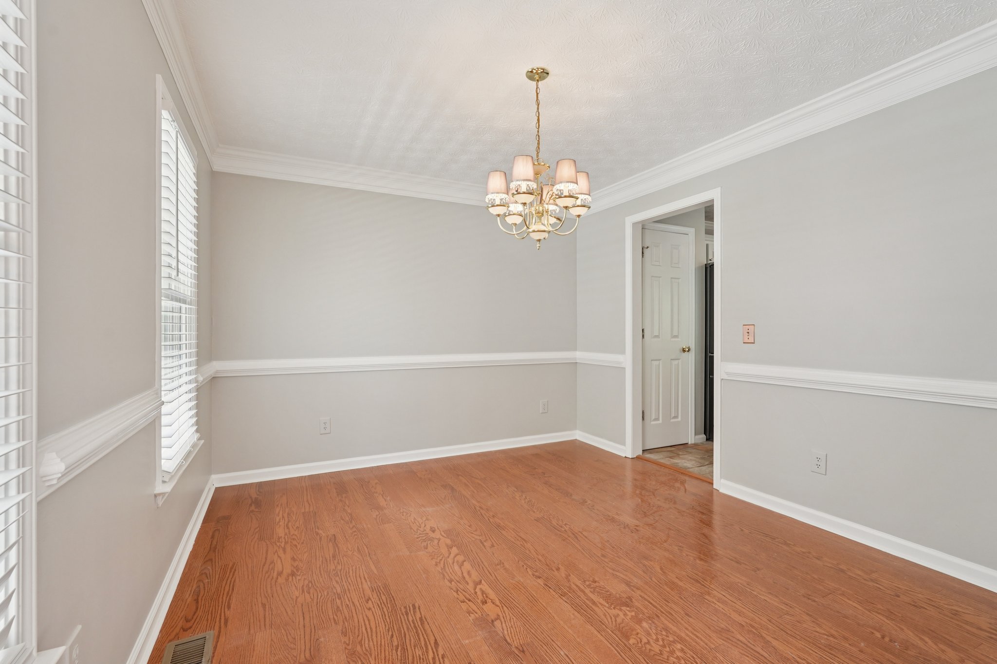 Pippin Dr NW-S1904-024.jpg