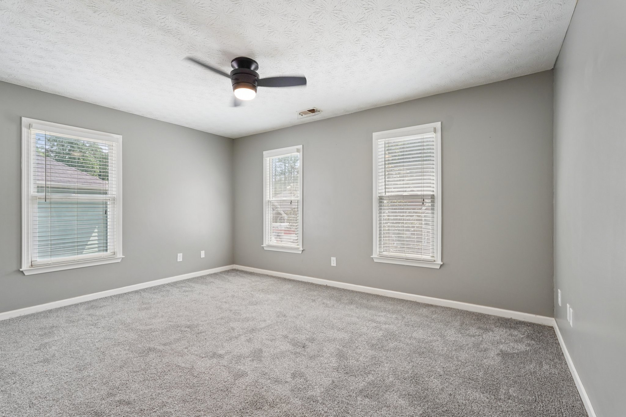 Pippin Dr NW-S1904-030.jpg