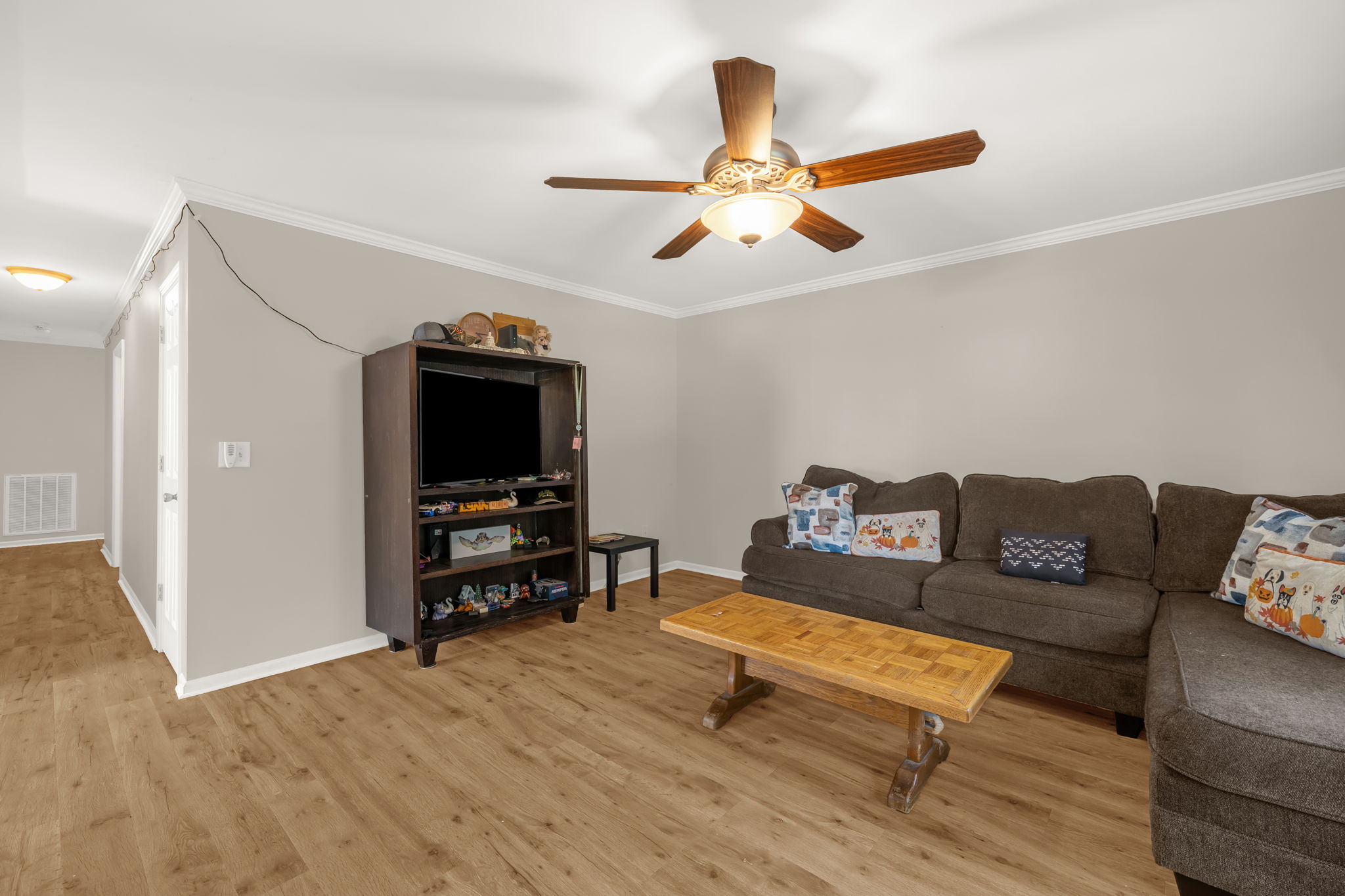 4927 Planfield Rd-6