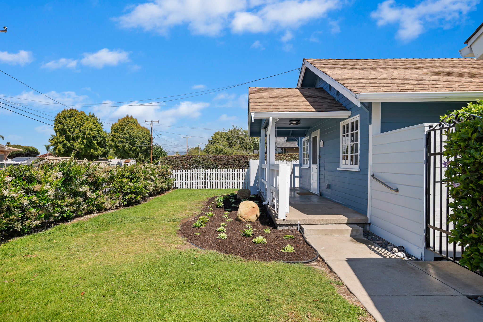 04-Front Yard