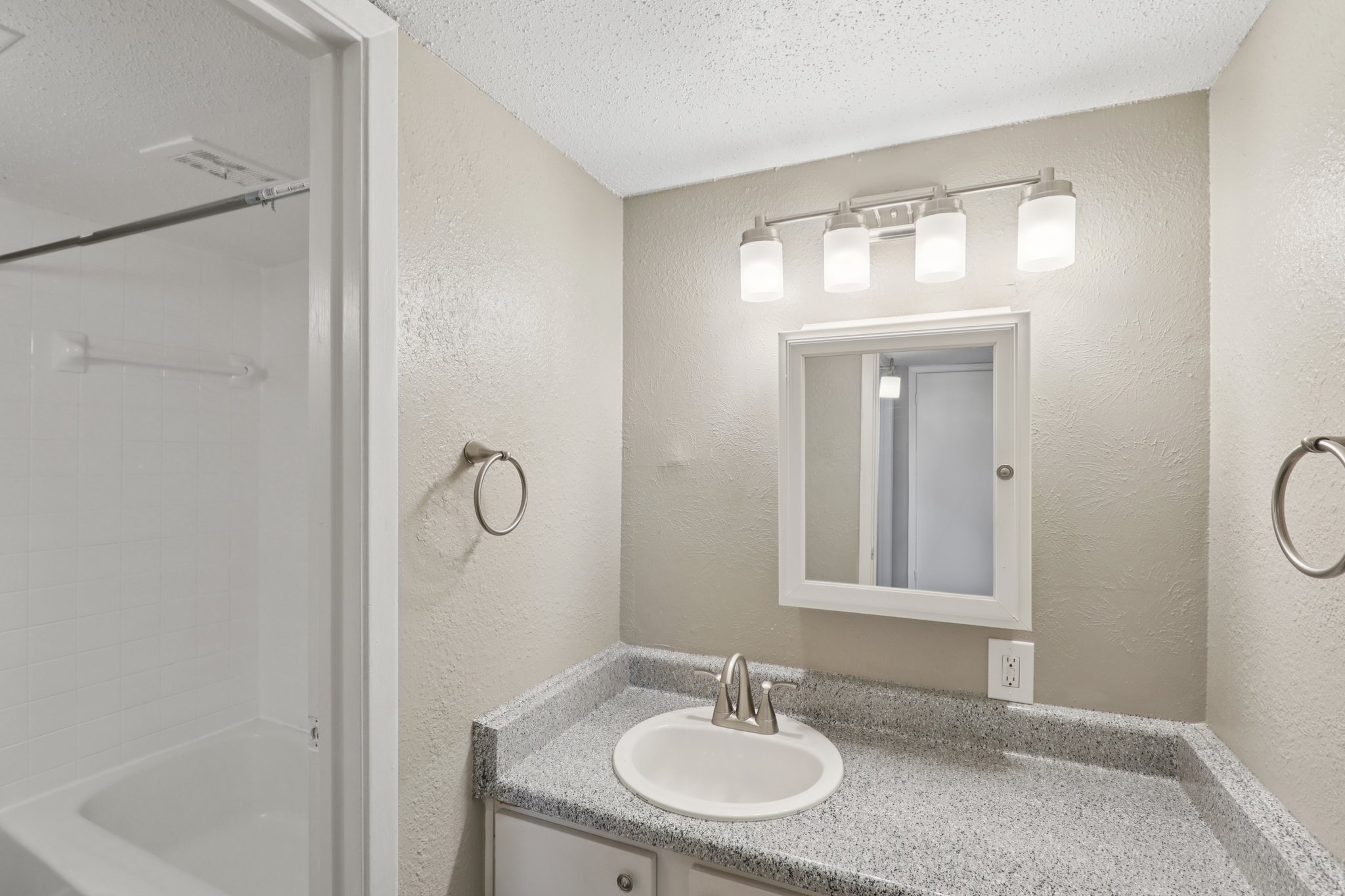4928 El Campo Ave 218 Fort Worth-S2907-010.jpg