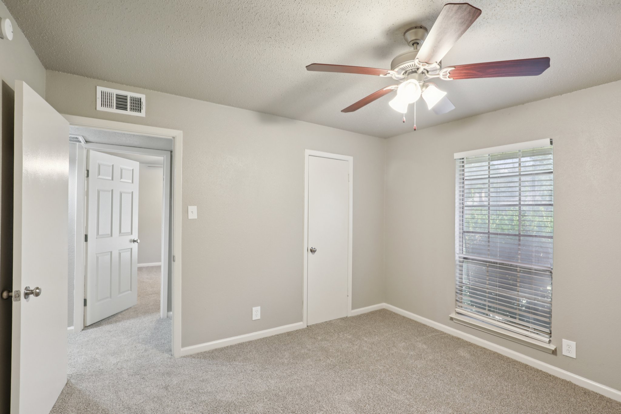 El Campo Ave-S2907-009.jpg