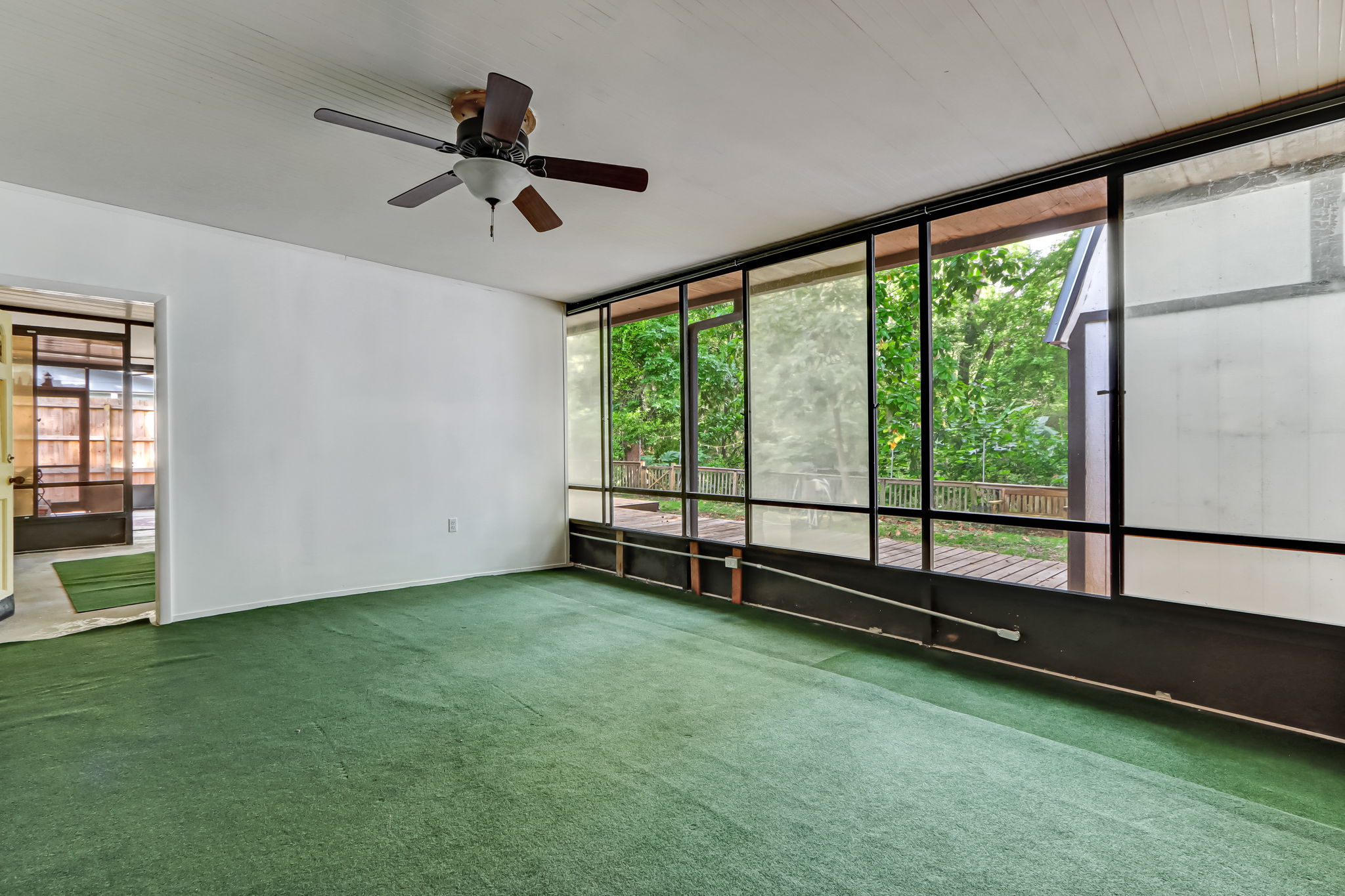 Screened-in Porch