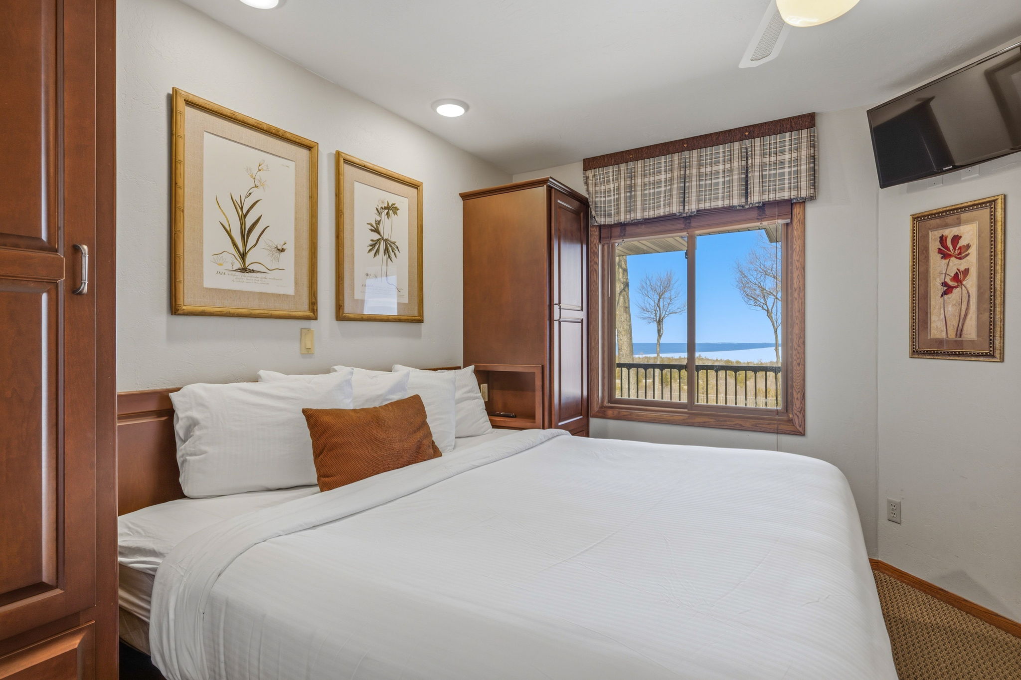 Landmark Resort Unit 3305 Egg Harbor Door County Wisconsin-11