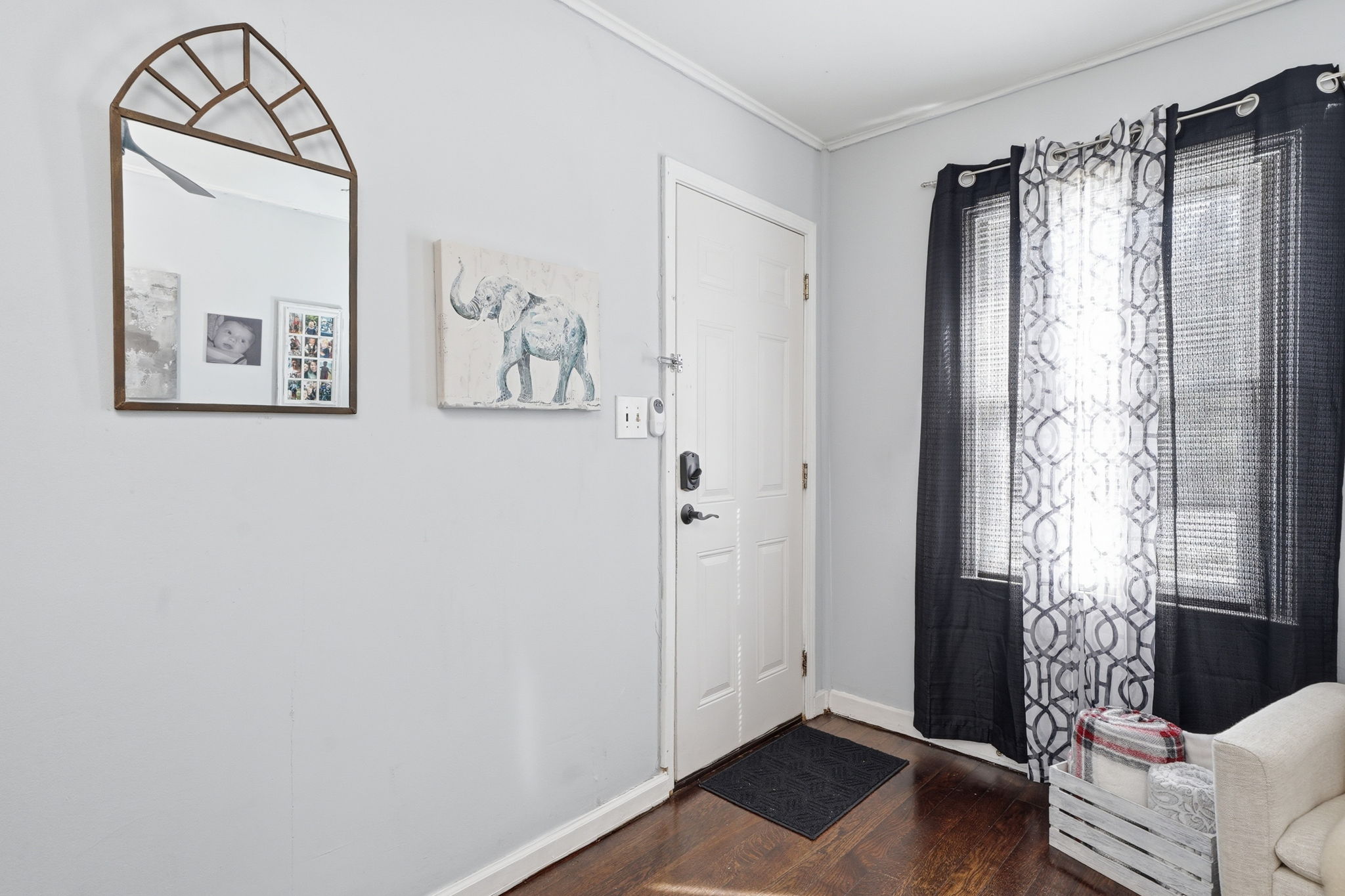 The Tenant has decorated so cute