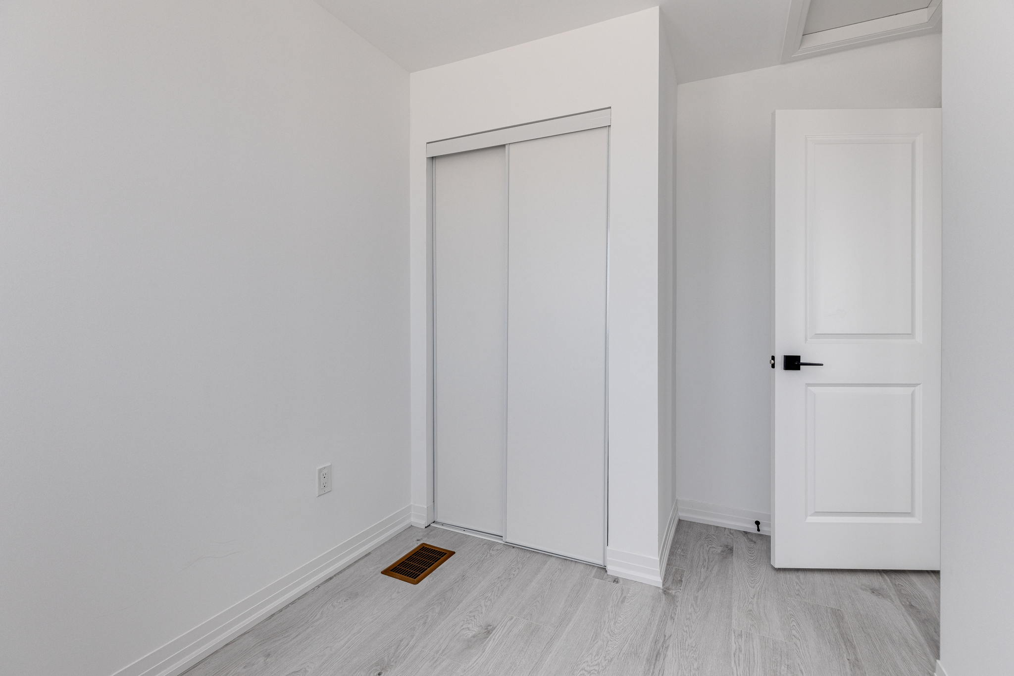 Barrie property showcase — delivered property photograph 28
