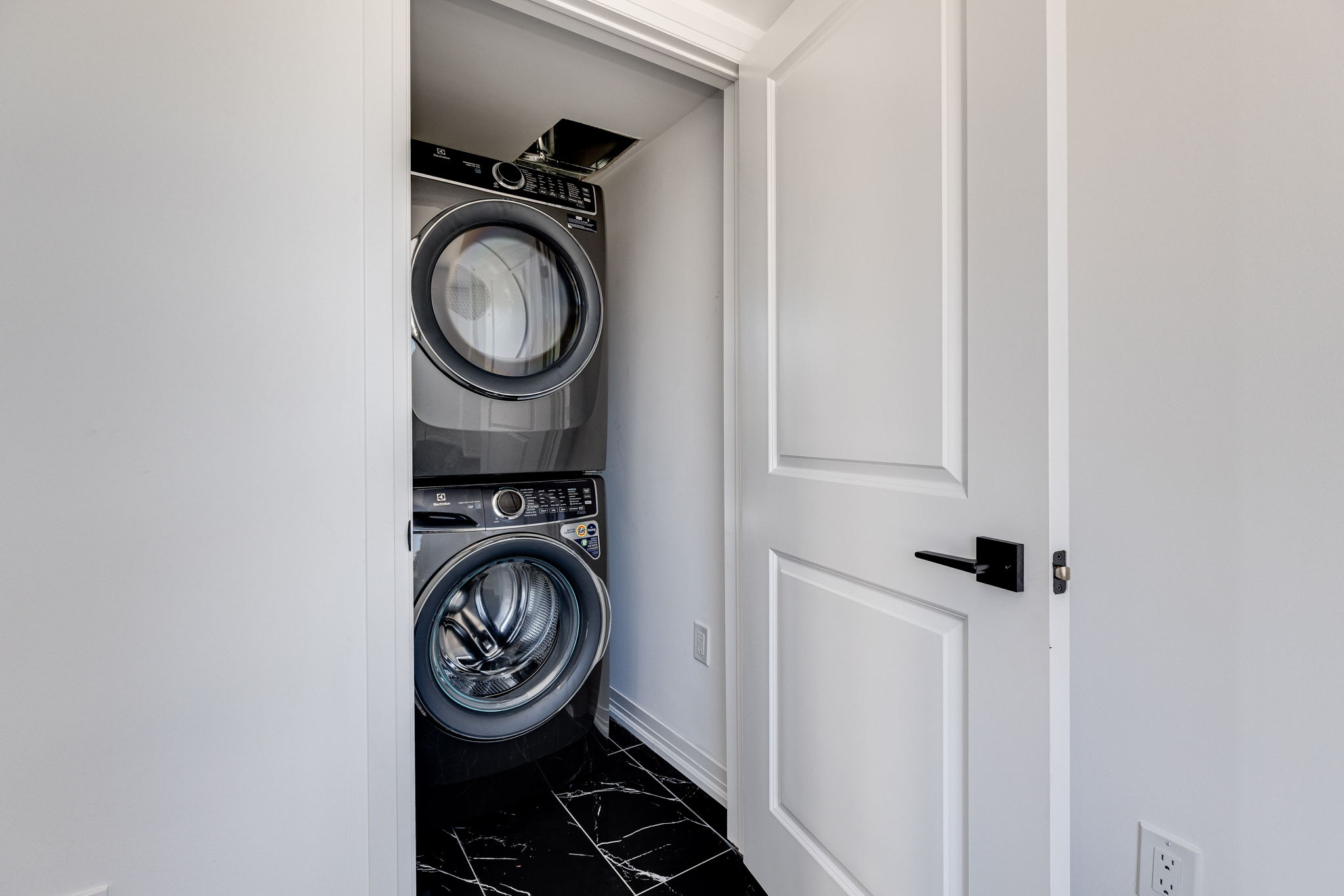 Barrie property showcase — delivered property photograph 9