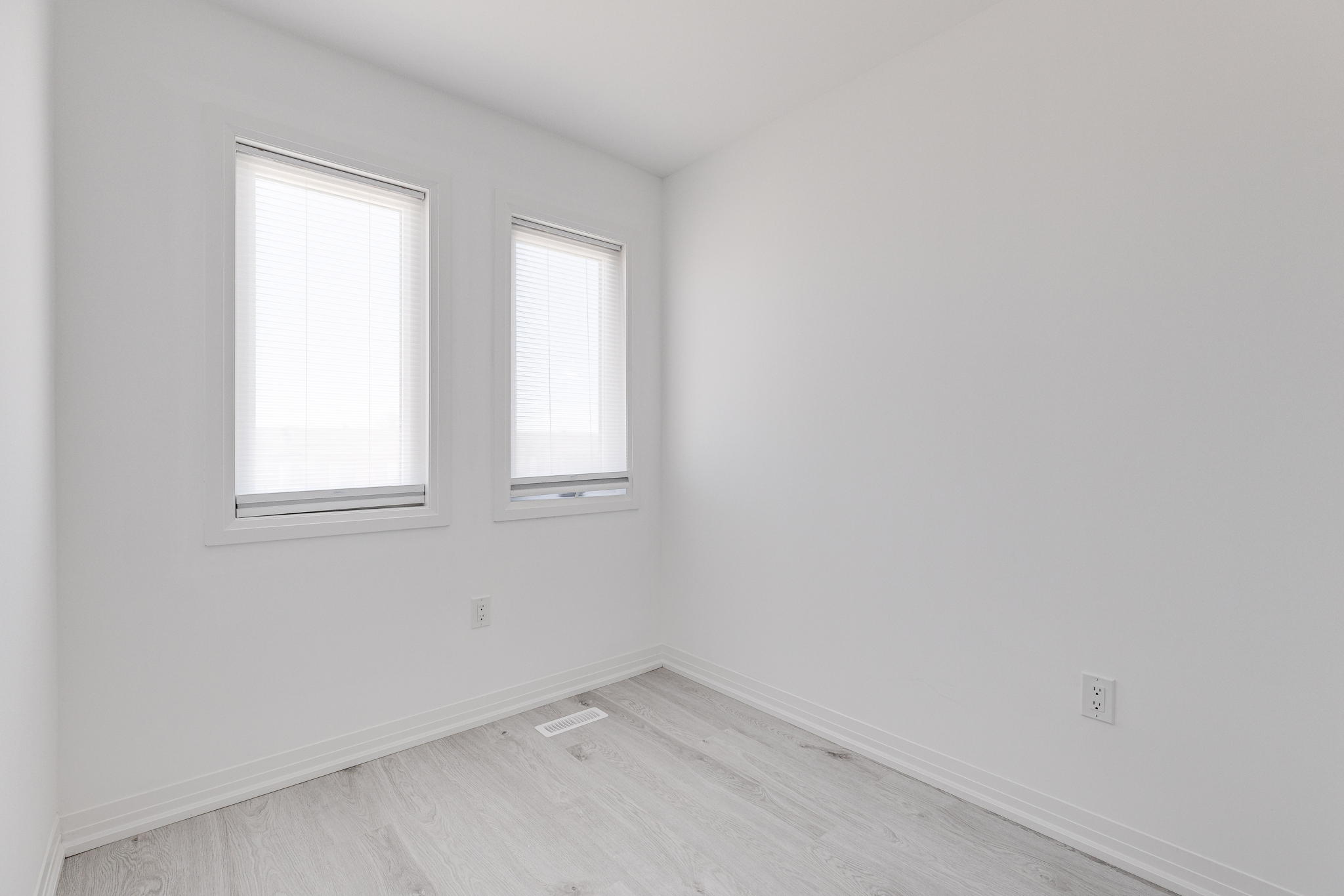 Barrie property showcase — delivered property photograph 27