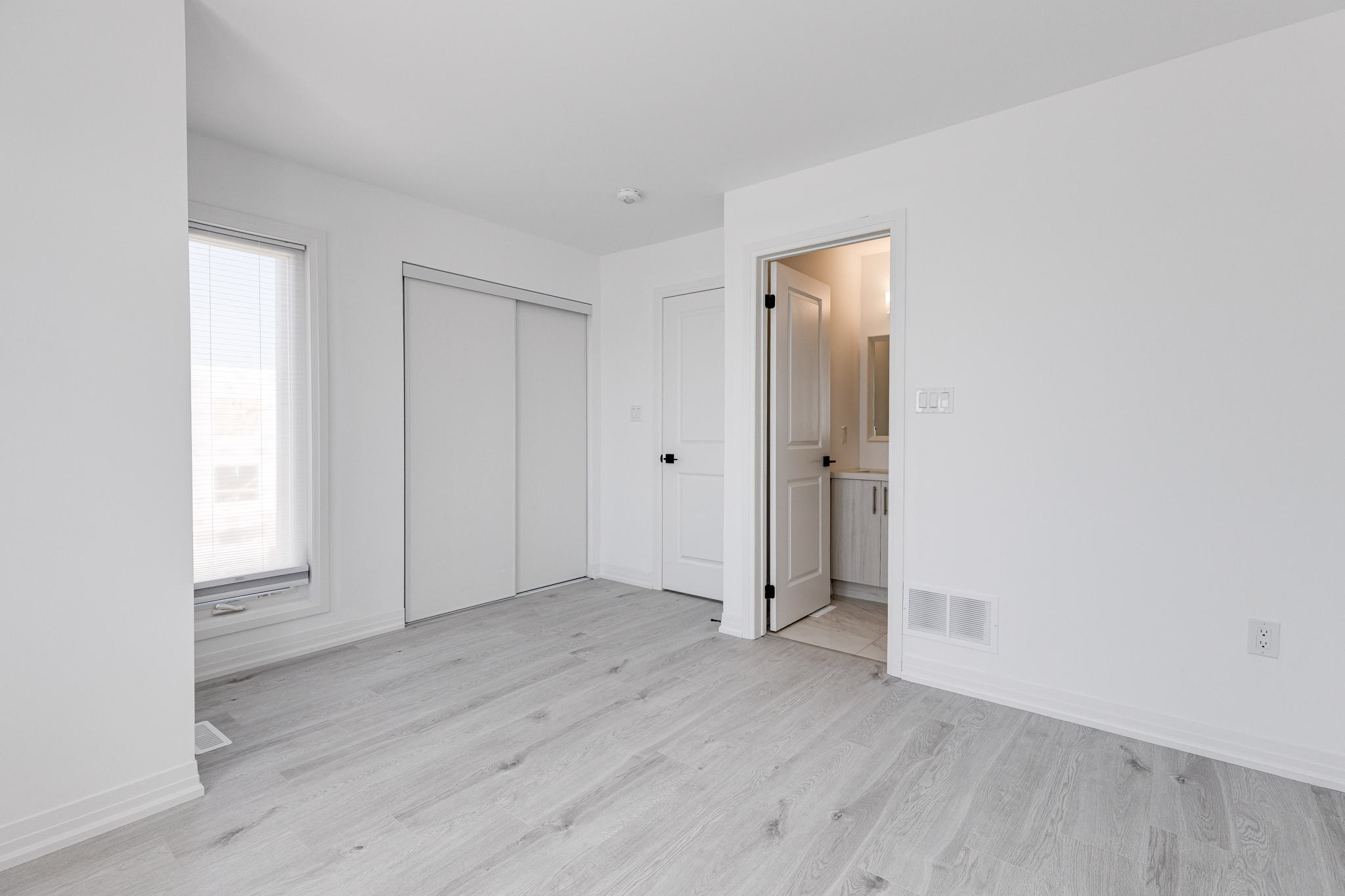 Barrie property showcase — delivered property photograph 32