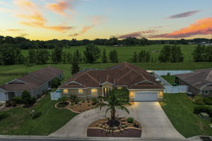 4/3 POOL HOME in Parkwood Neighborhood