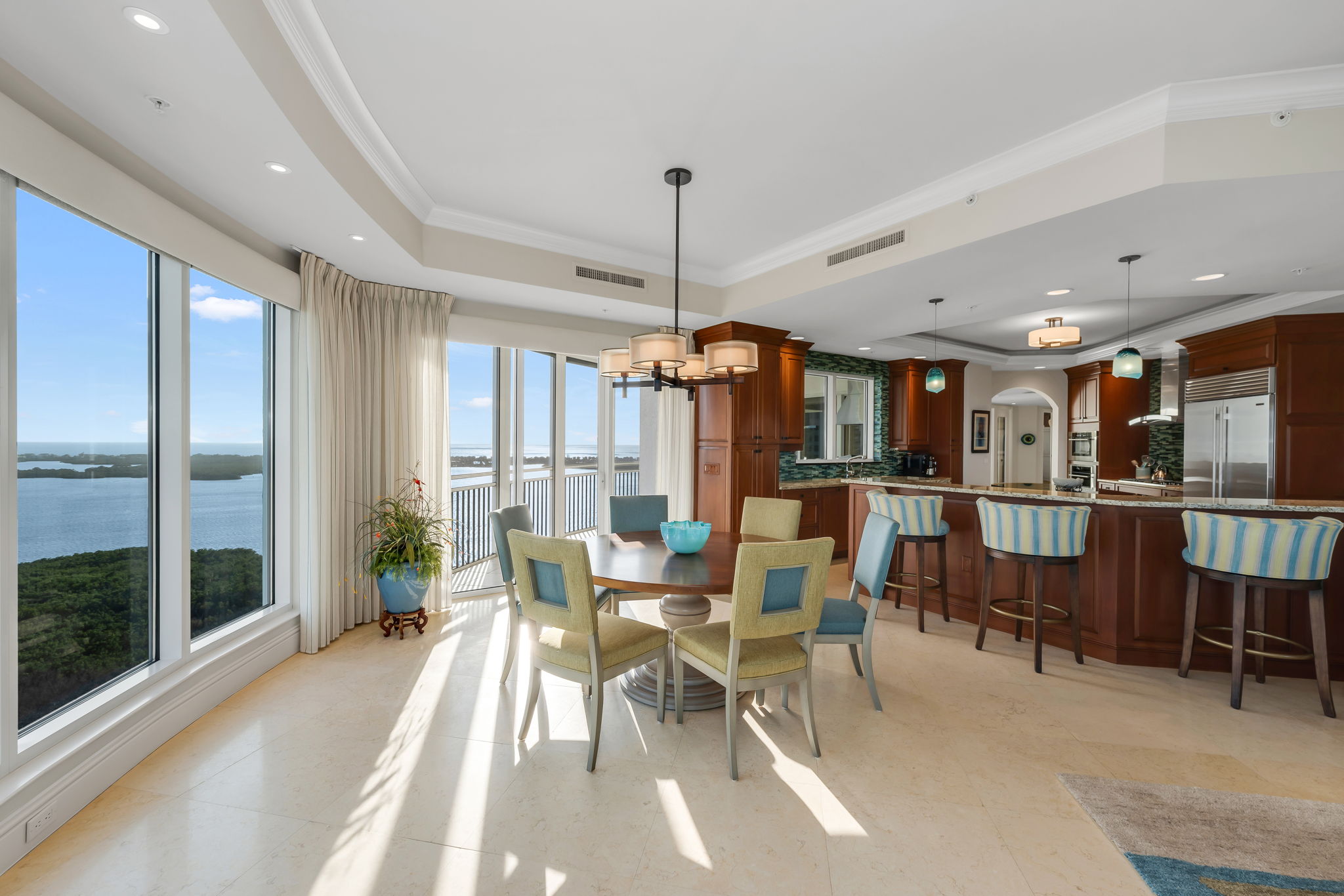 Eat in Kitchen - Breakfast Bar