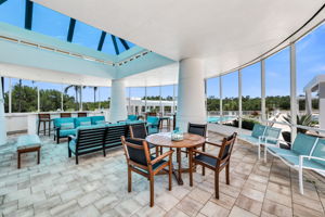 Poolside Lounge - Dining