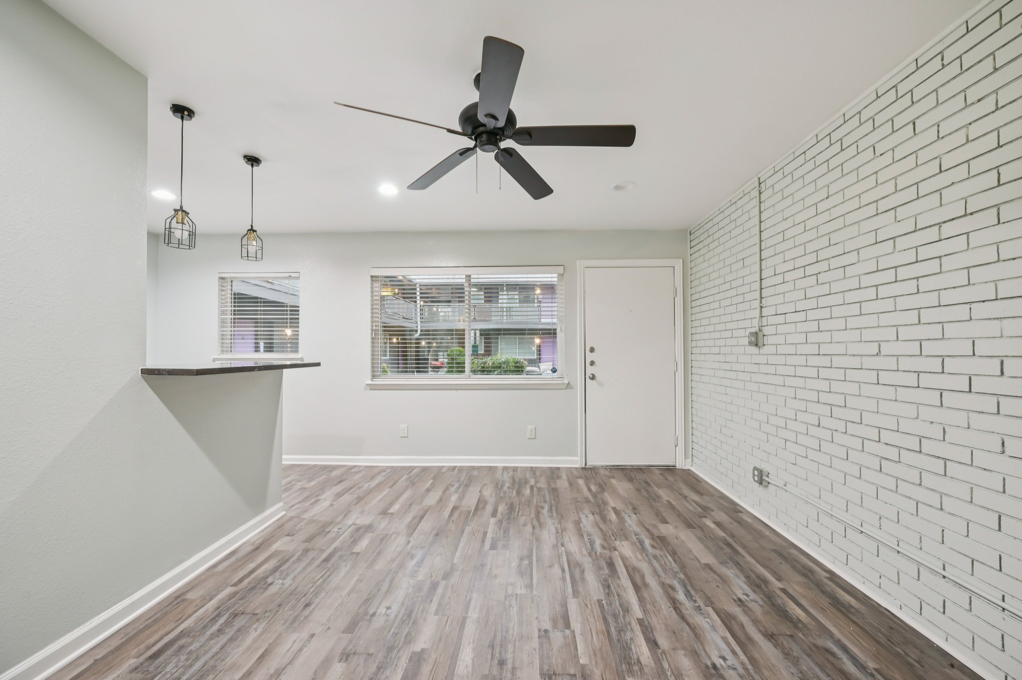 Gaston Ave 107-S1001-003.jpg