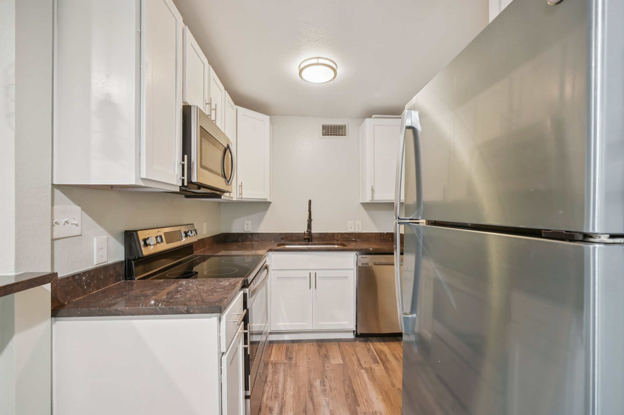 Gaston Ave 107-S1001-005.jpg