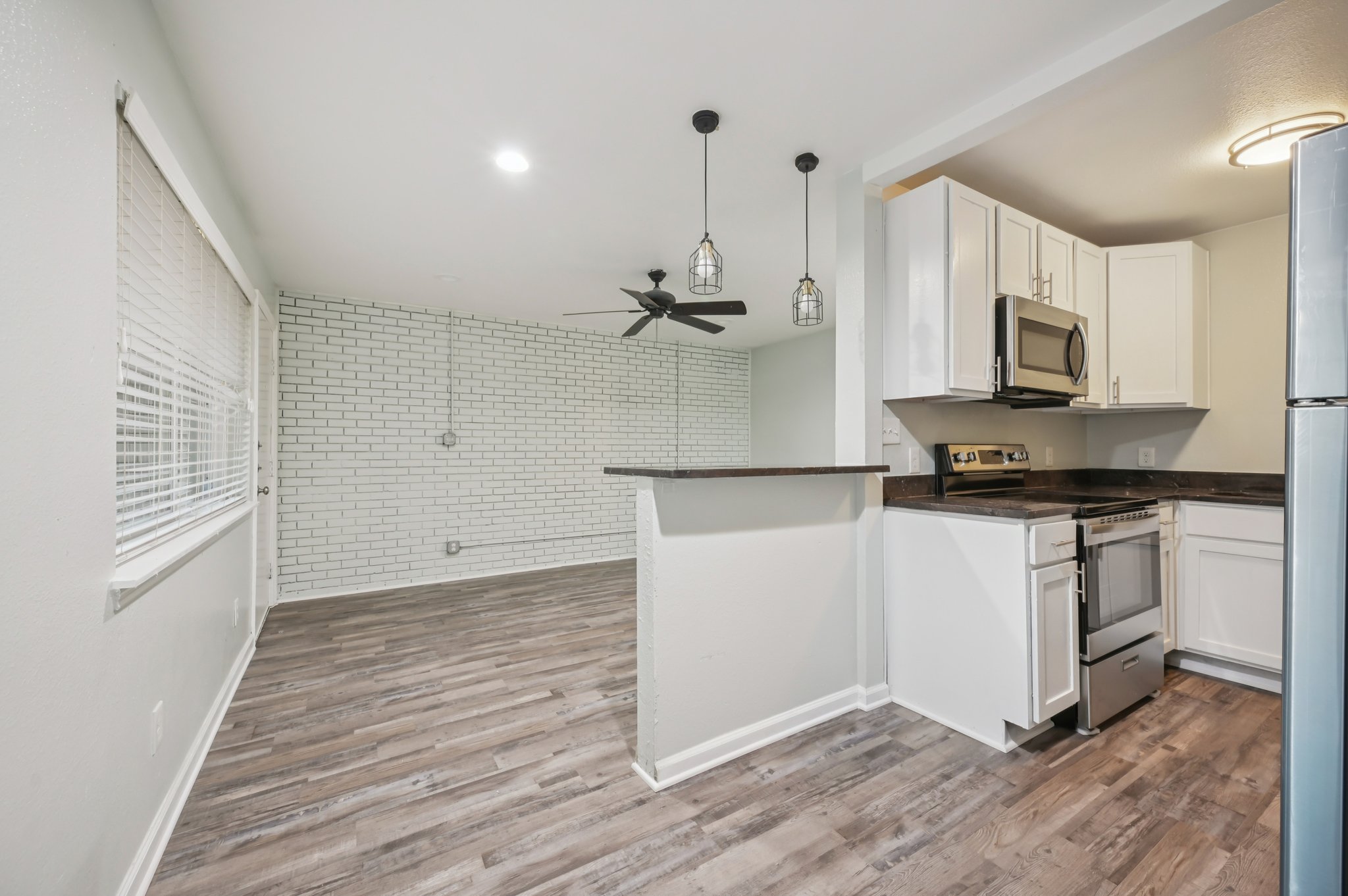 Gaston Ave 107-S1001-008.jpg