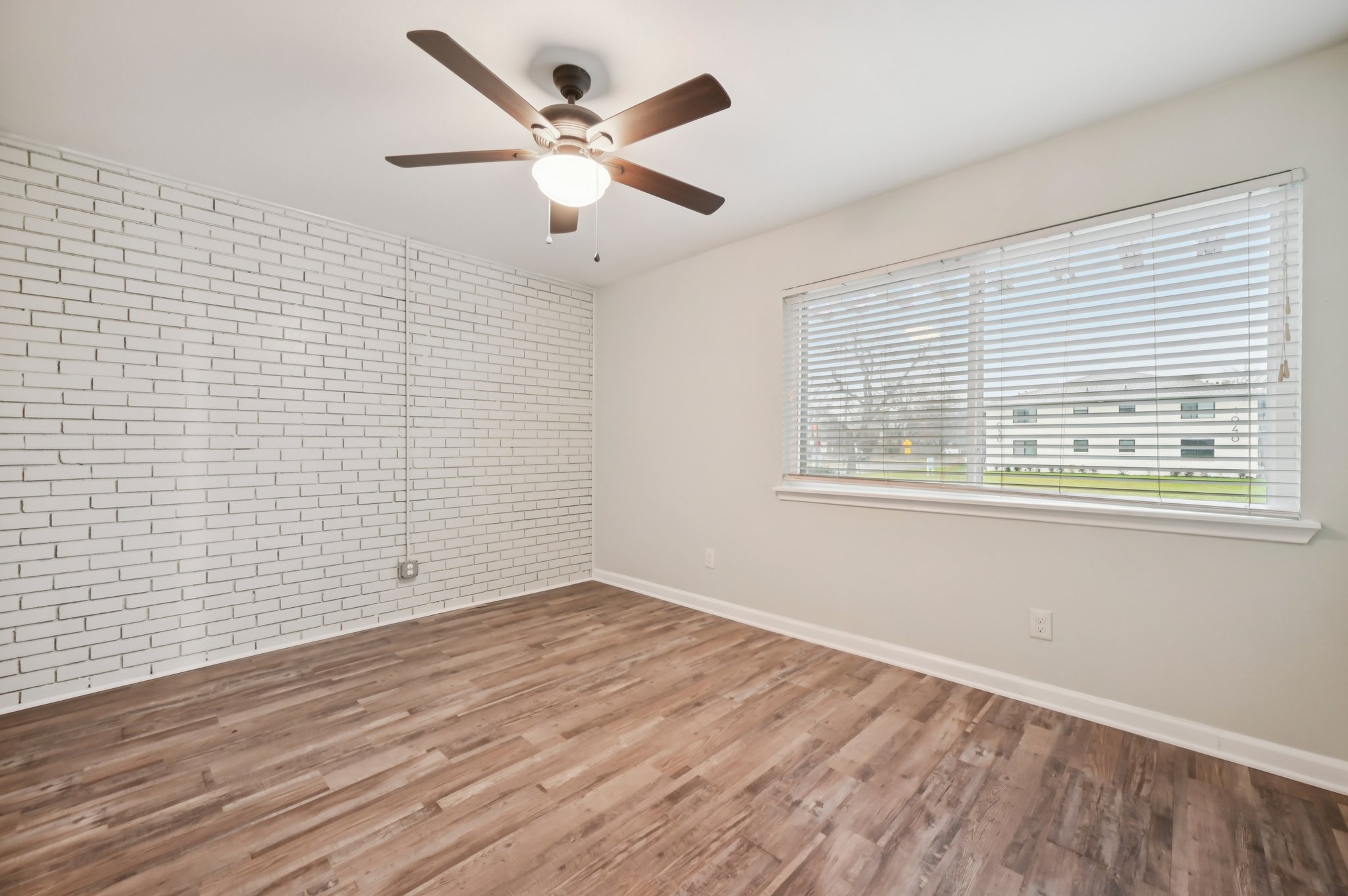 Gaston Ave 107-S1001-010.jpg