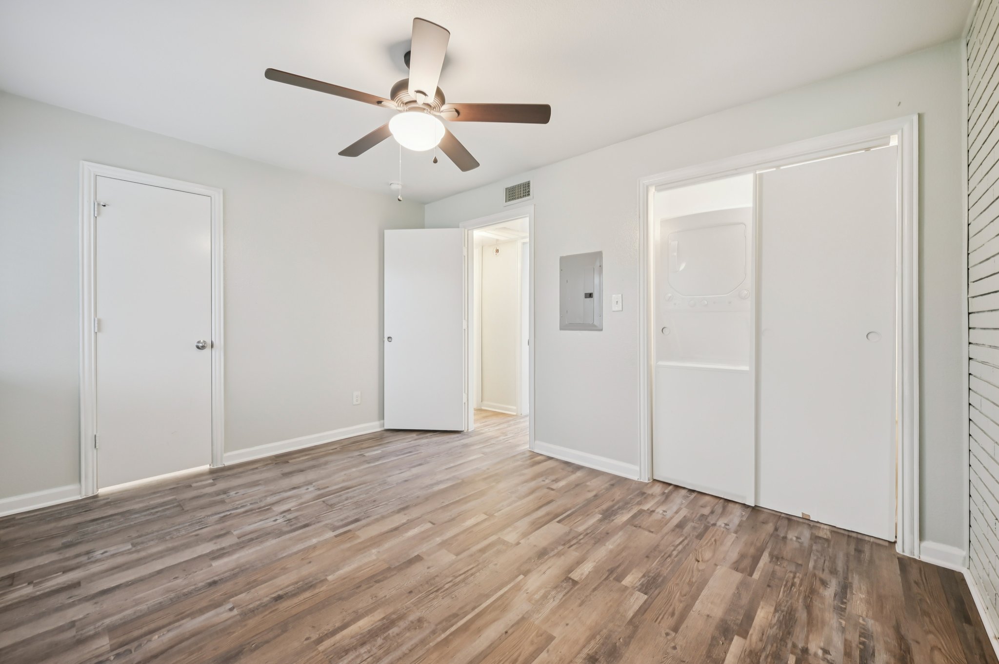 Gaston Ave 107-S1001-011.jpg