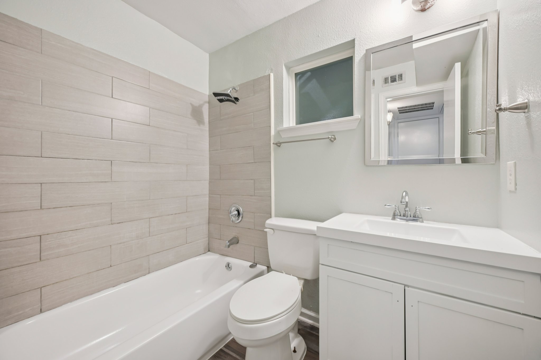 Gaston Ave 107-S1001-013.jpg
