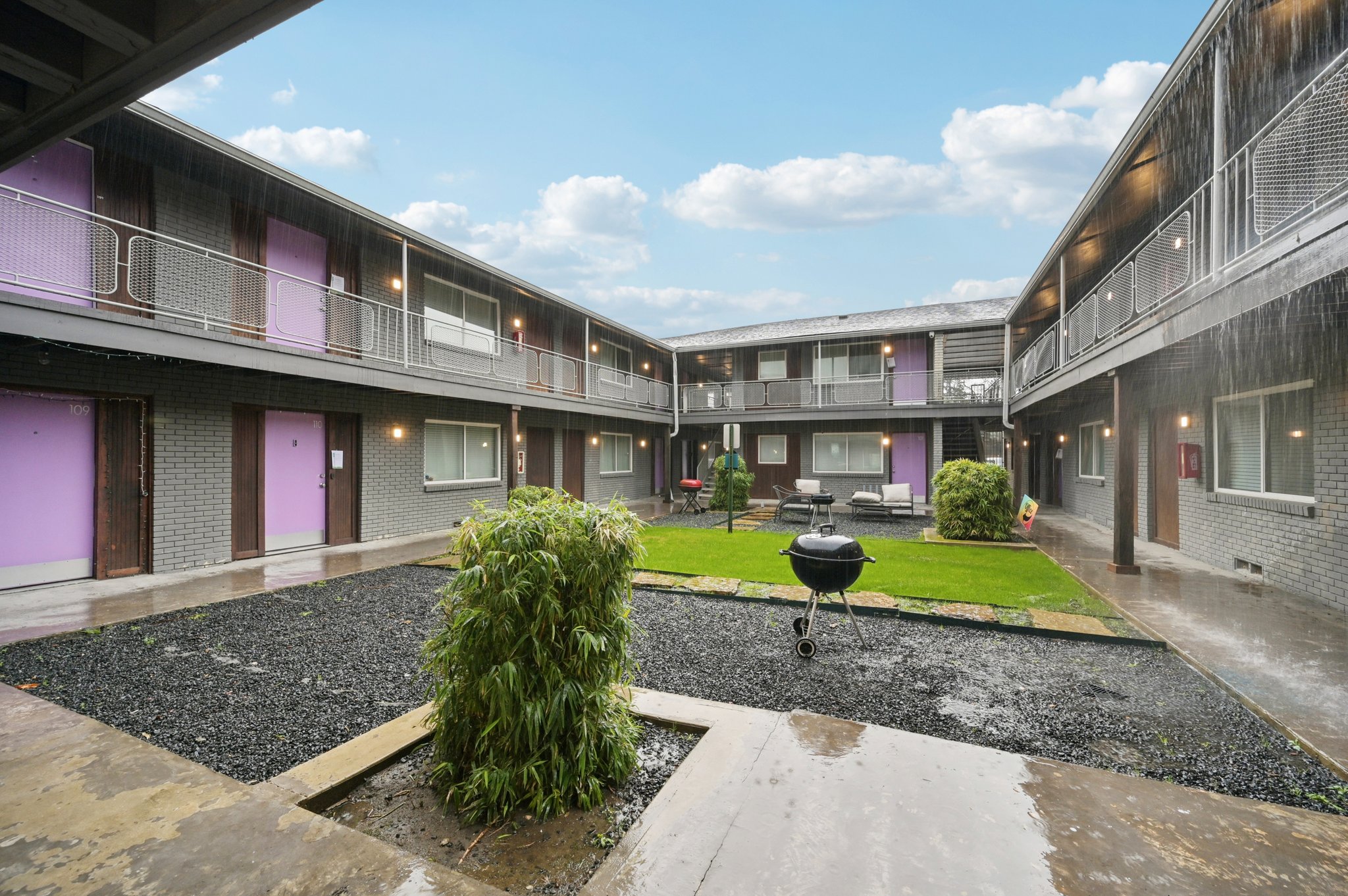 Gaston Ave 107-S1001-017.jpg