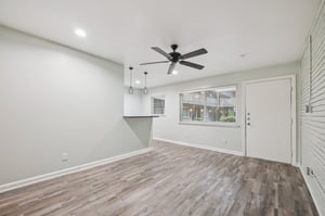 Gaston Ave 107-S1001-002.jpg