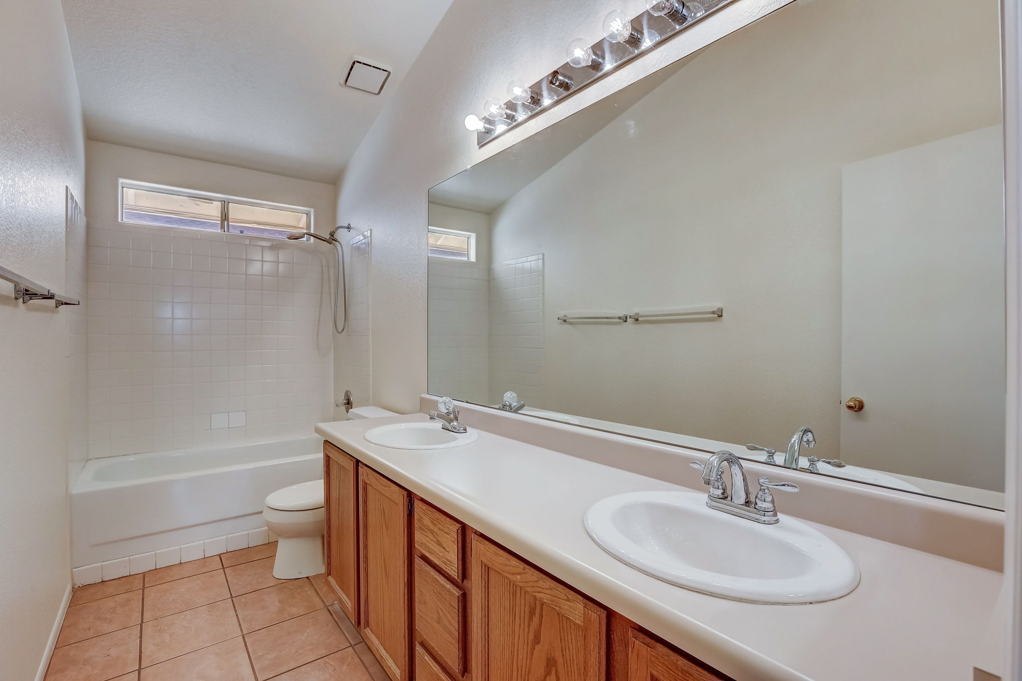 W Didion Dr-012