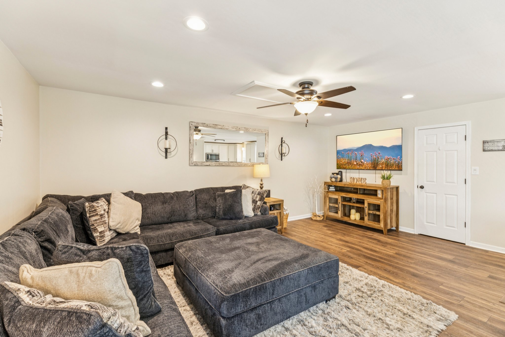 Castleton Dr-S1504-004.jpg