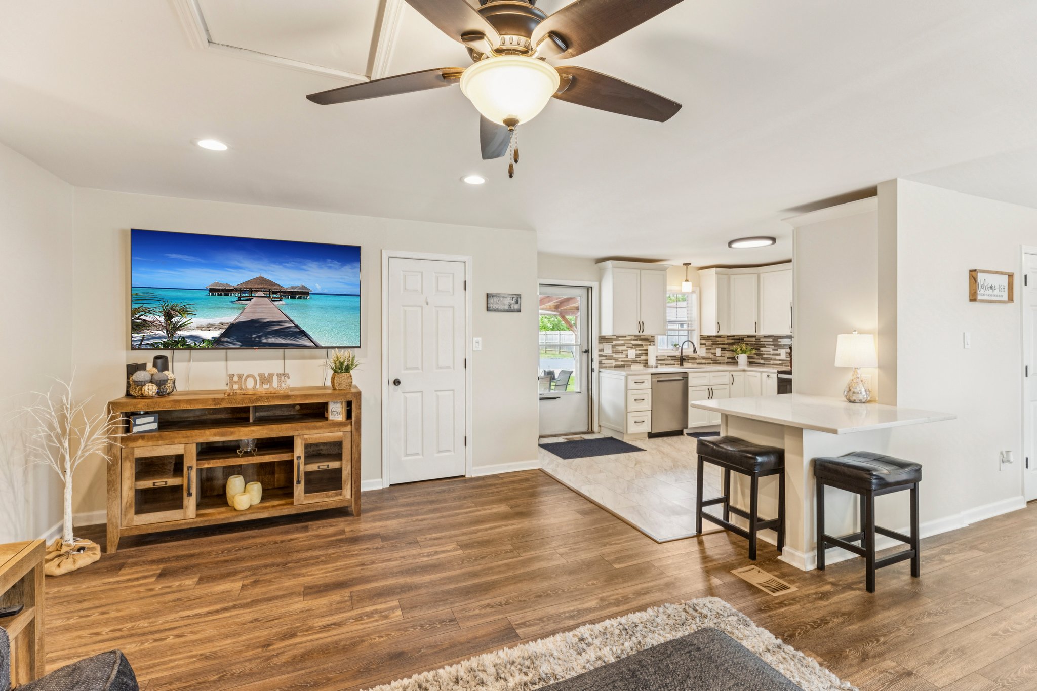 Castleton Dr-S1504-005.jpg