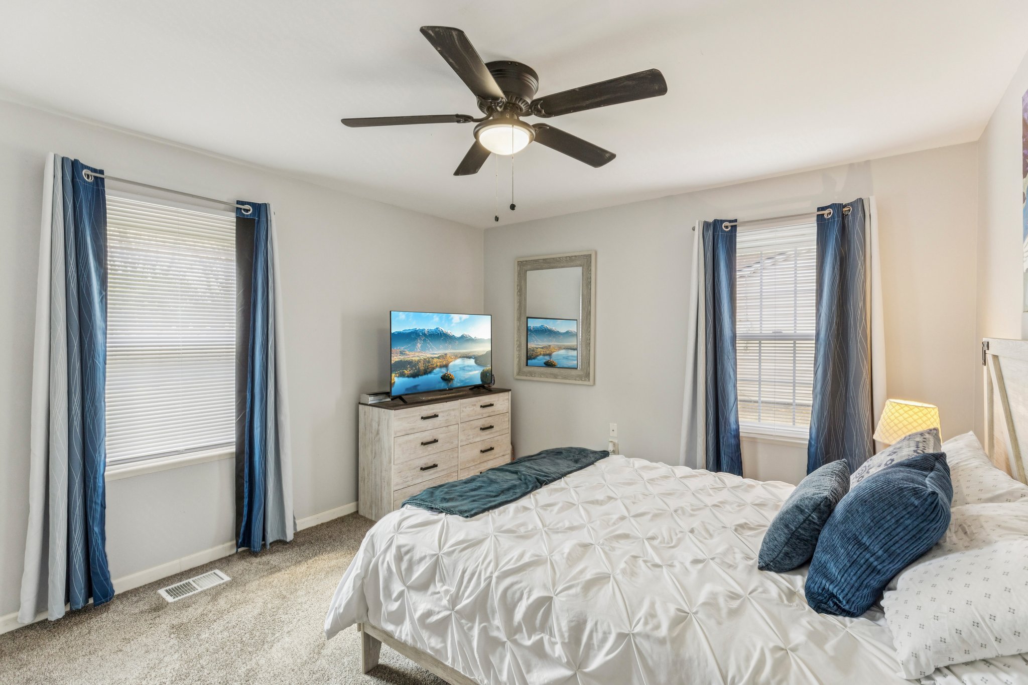 Castleton Dr-S1504-016.jpg