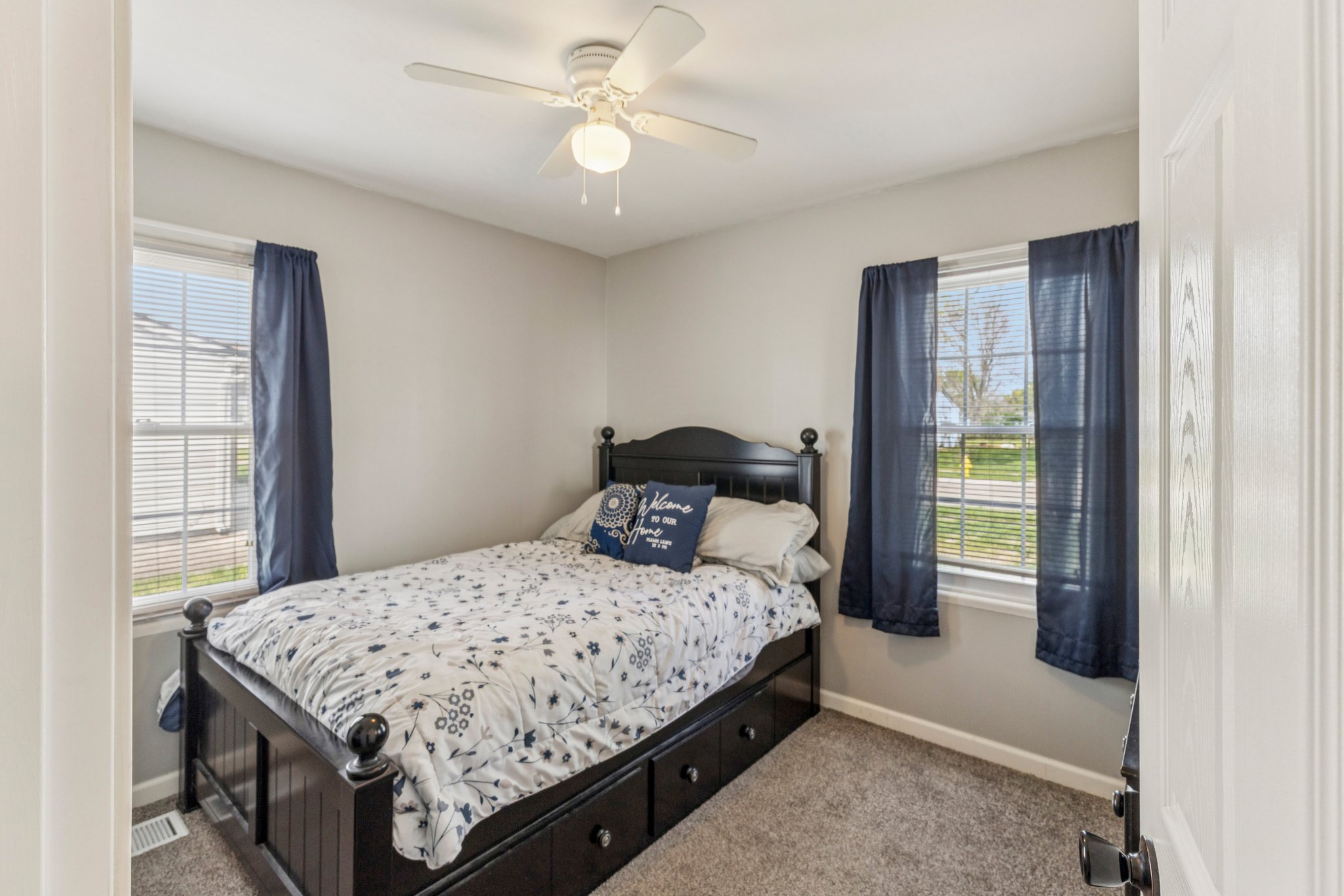 Castleton Dr-S1504-020.jpg