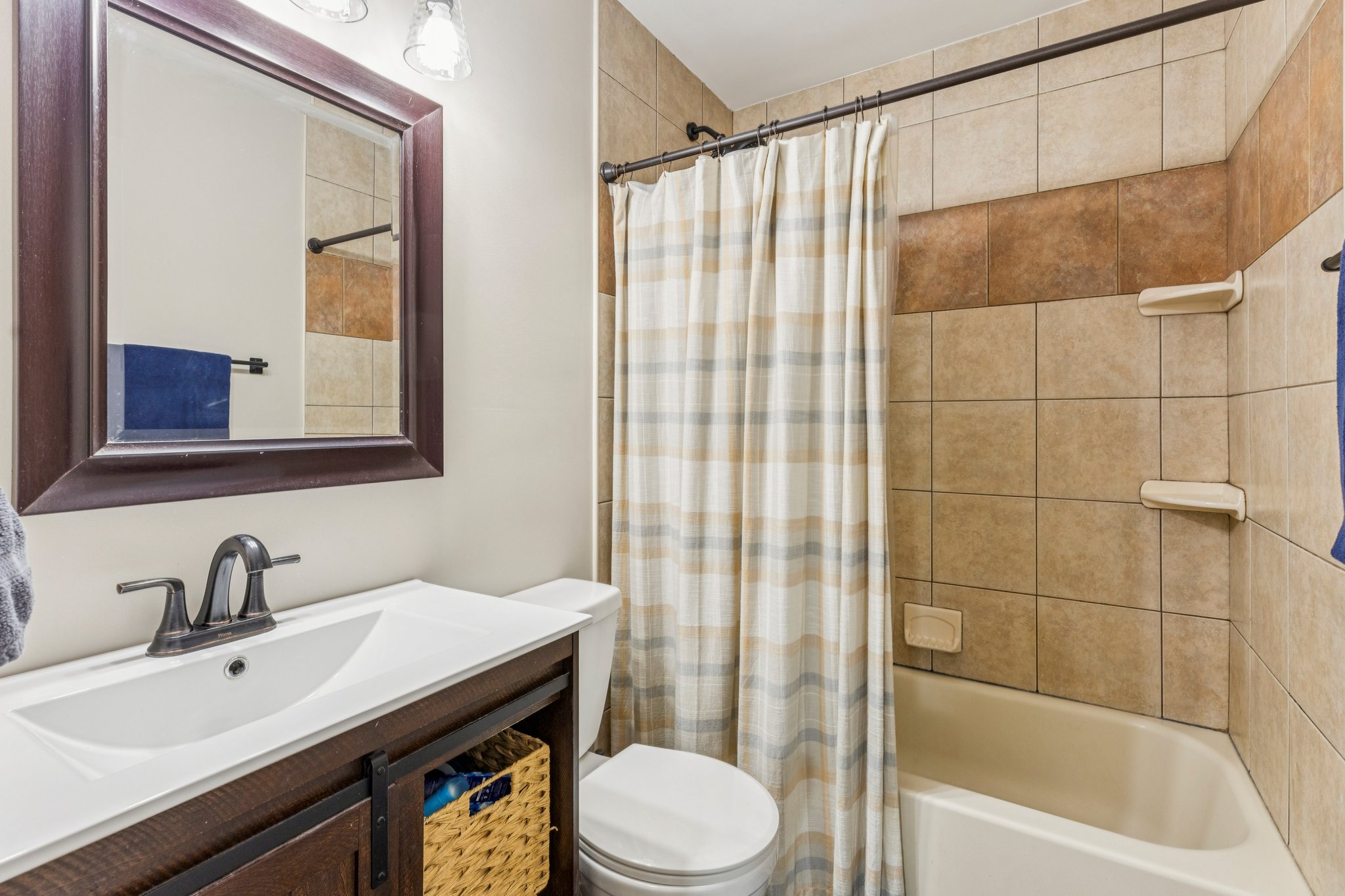 Castleton Dr-S1504-024.jpg