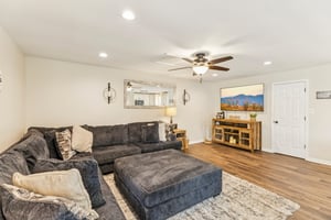 Castleton Dr-S1504-004.jpg