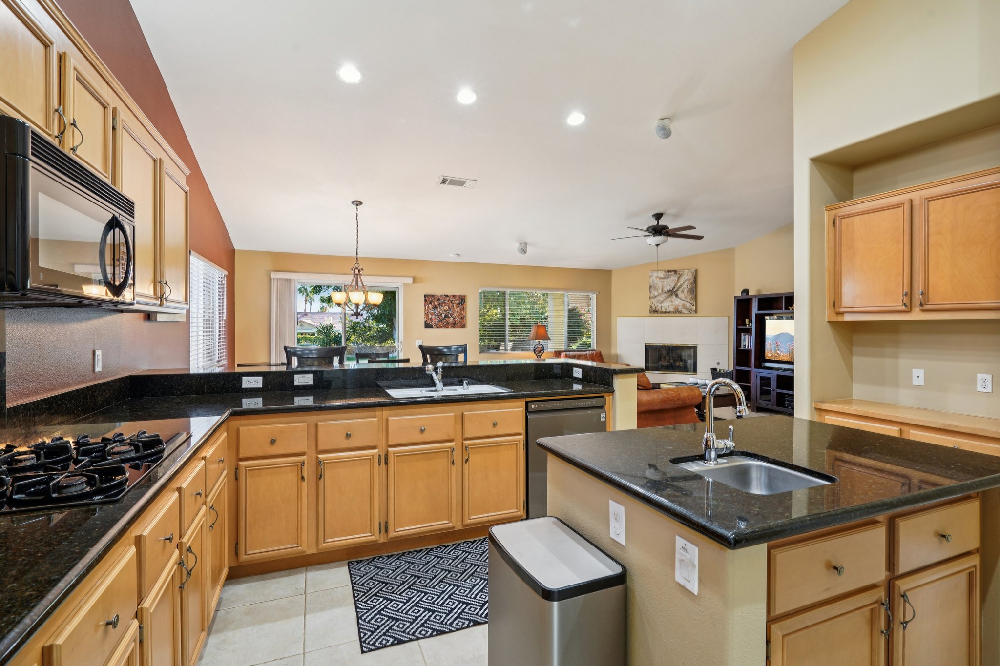 Wayne St-S1601-015.jpg