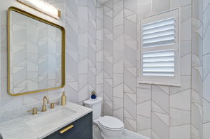 4940 Surfside Cir-11