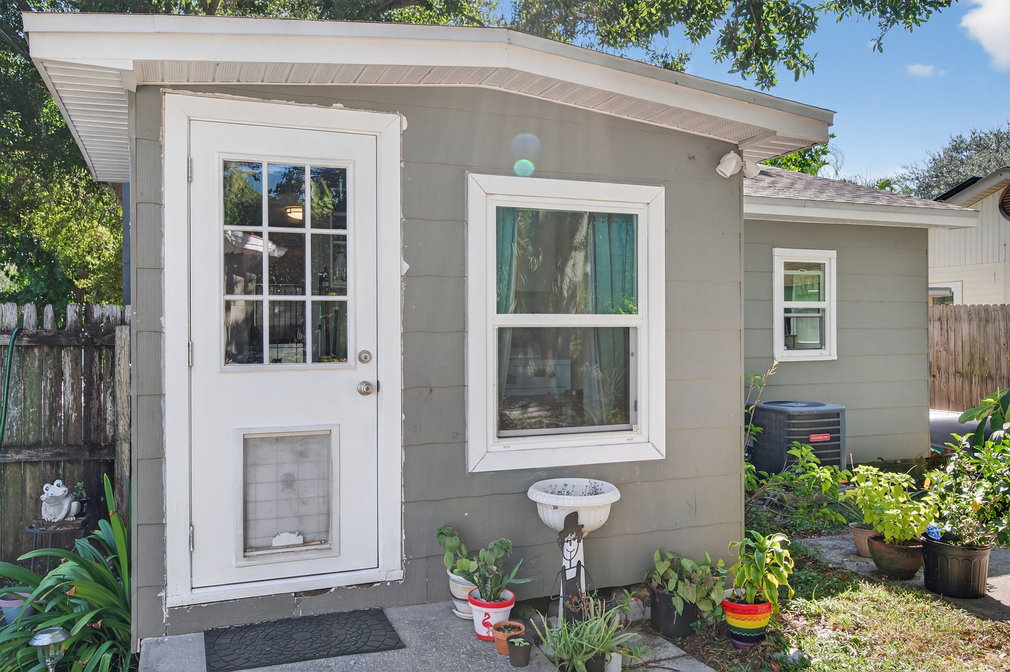 Rear Exteriors (5)