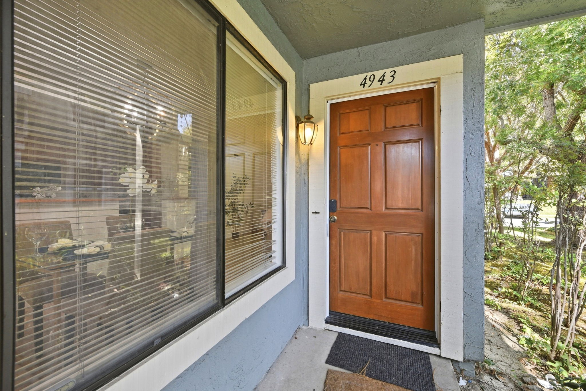 003_F8_4943 Conway Terrace