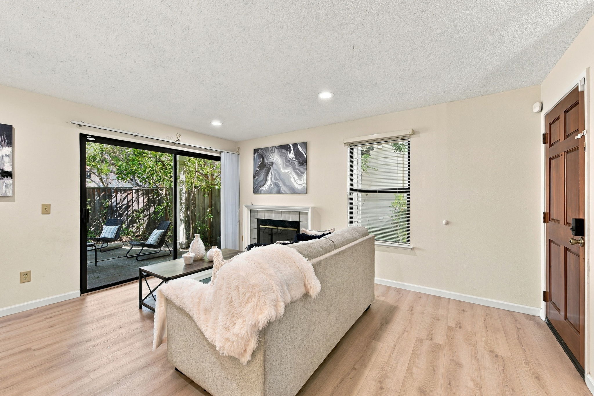 005_F8_4943 Conway Terrace