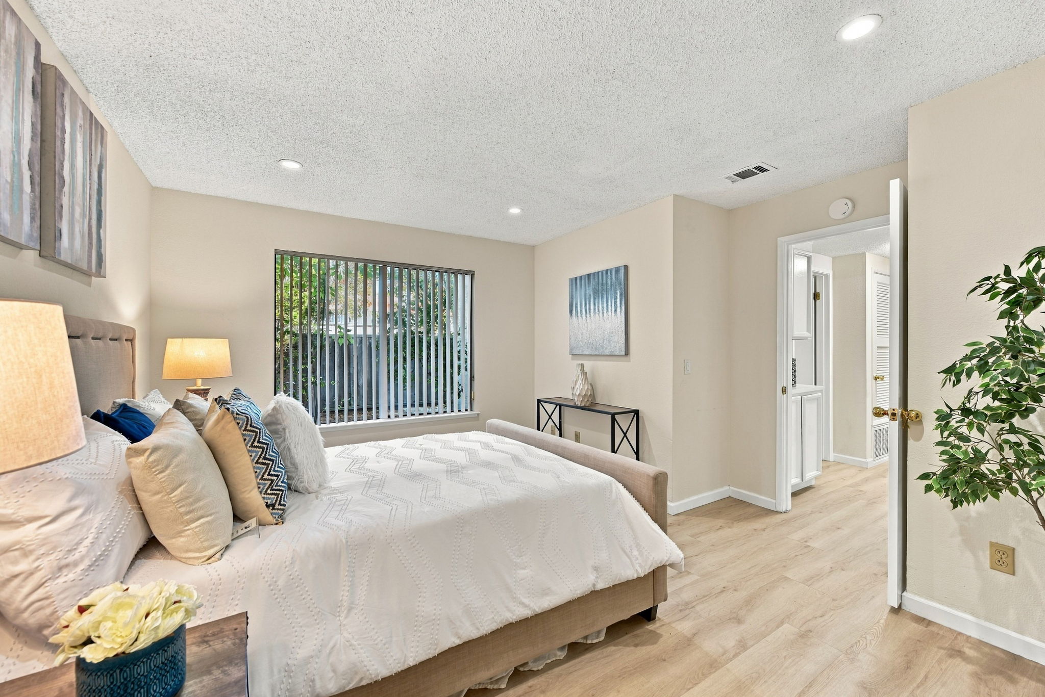 019_F8_4943 Conway Terrace