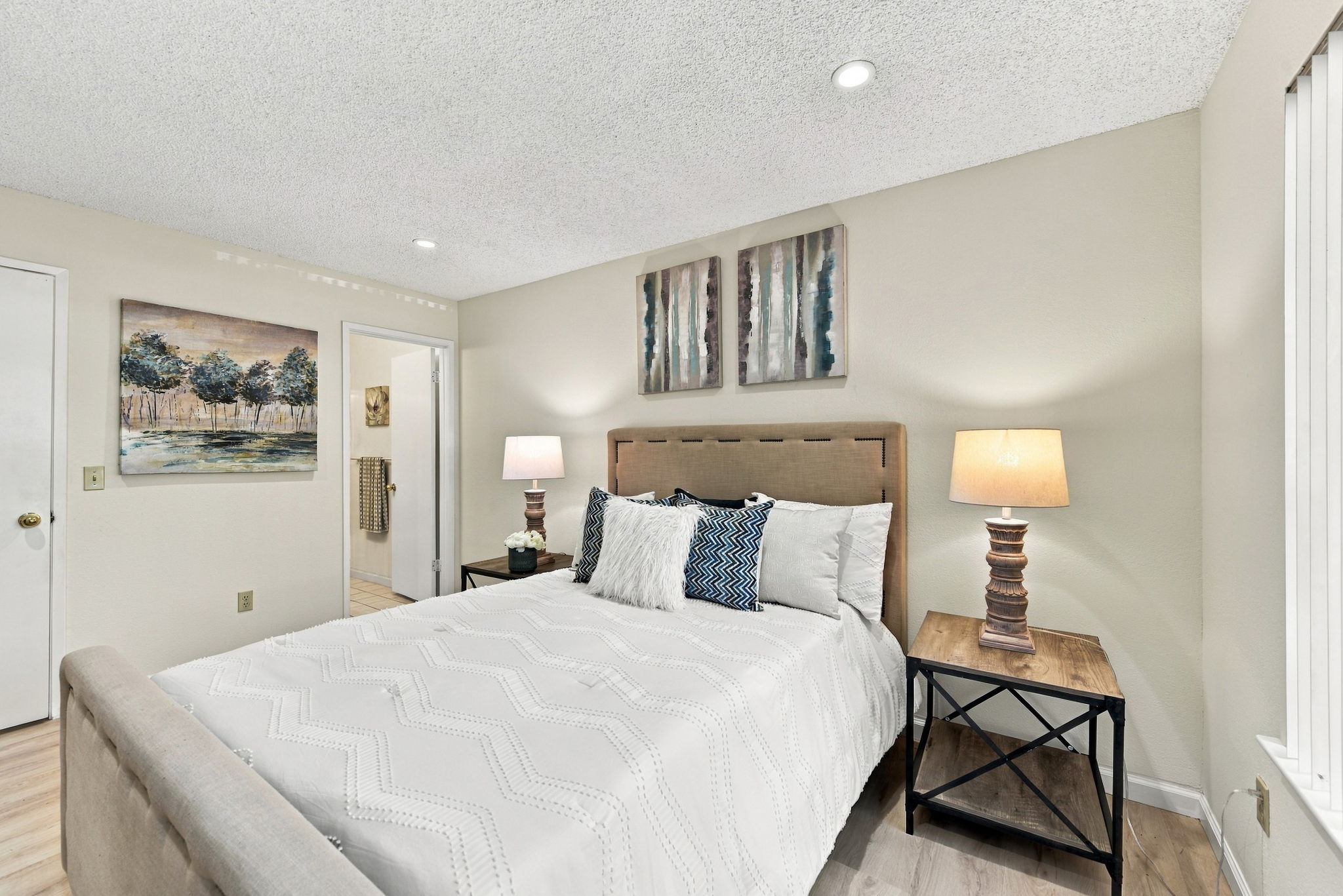 020_F8_4943 Conway Terrace