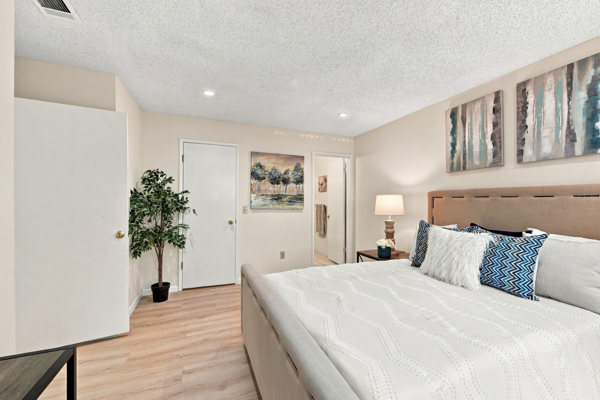 021_F8_4943 Conway Terrace